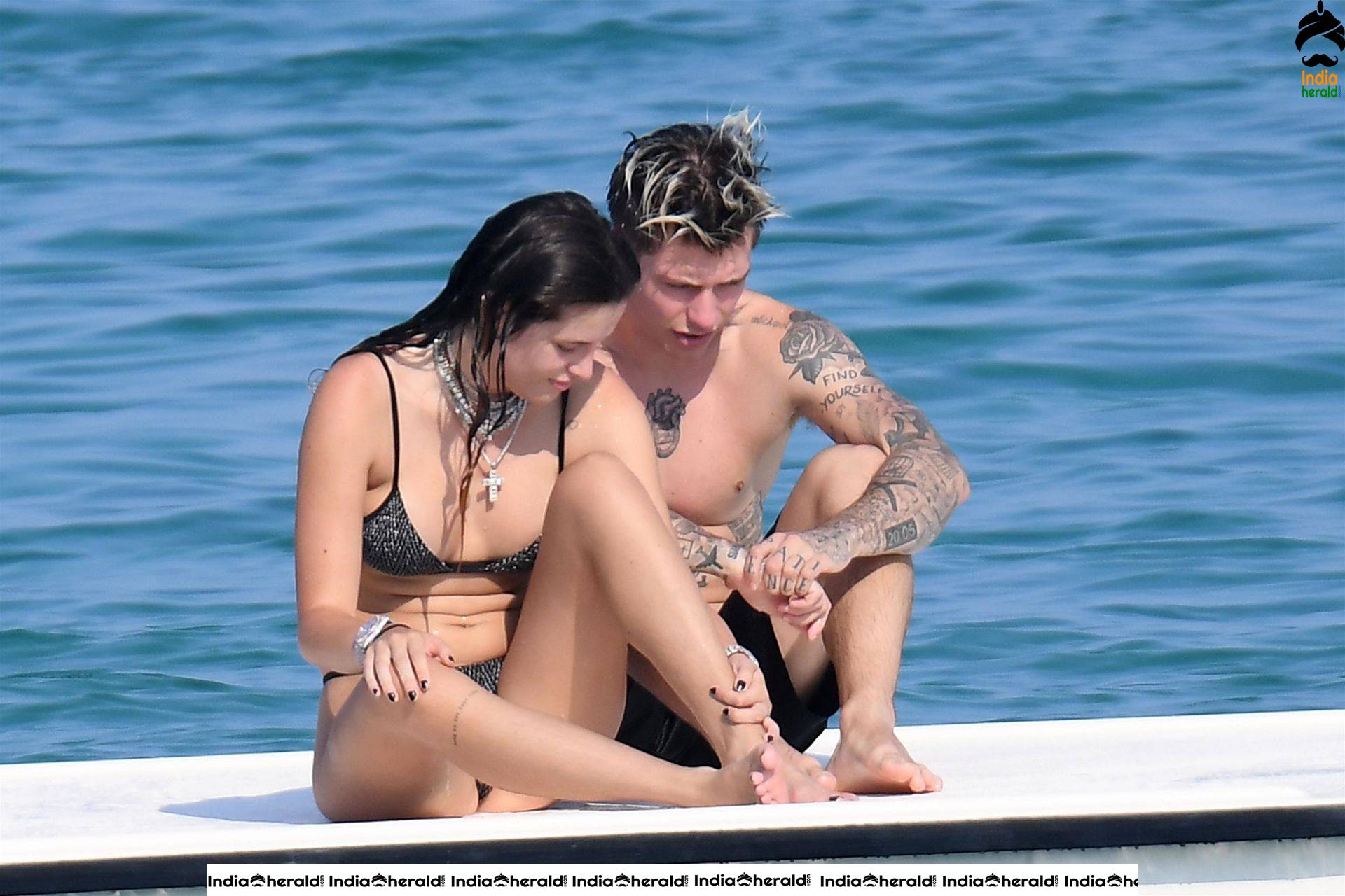 Bella Thorne in Black Lace Bikini Exposing and Enjoying with Boyfriend in Beach Set 2