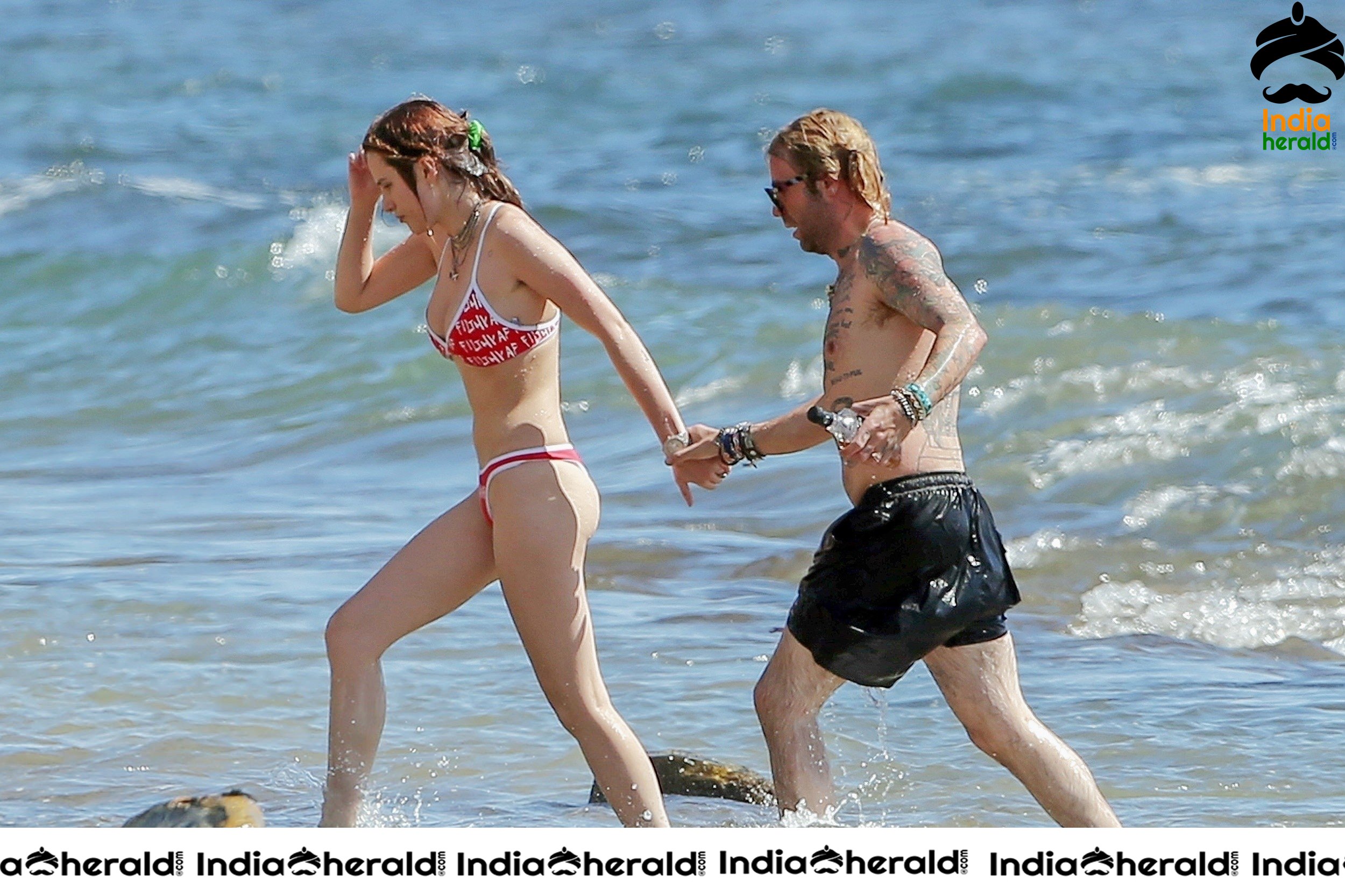 Bella Thorne Wearing a Bikini at a Beach in Hawaii Set 4
