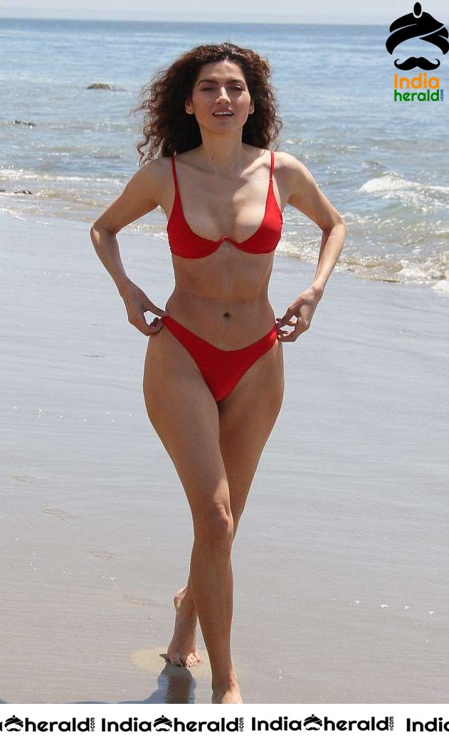 Blanca Blanco In A Red Bikini Walking In The Beach In Malibu