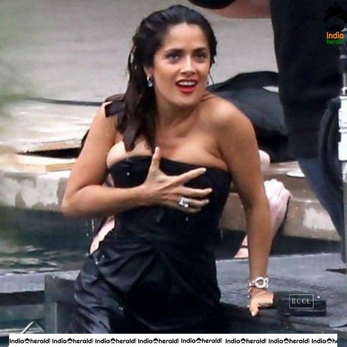 Bollywood Actresses Hot Oops Sizzling Moments Collection Set 1