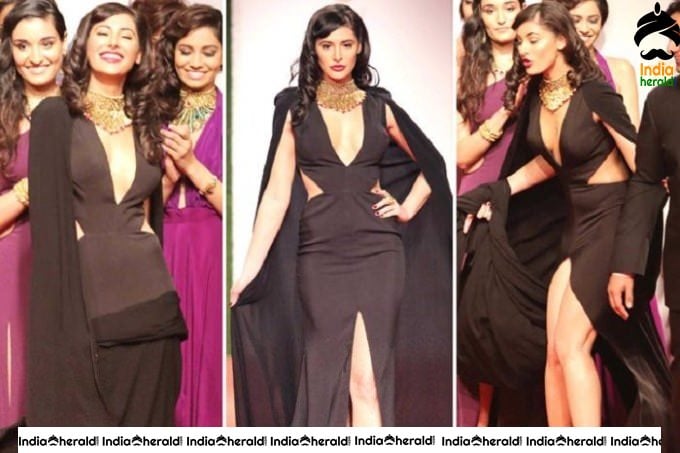 Bollywood Actresses Hot Oops Sizzling Moments Collection Set 2