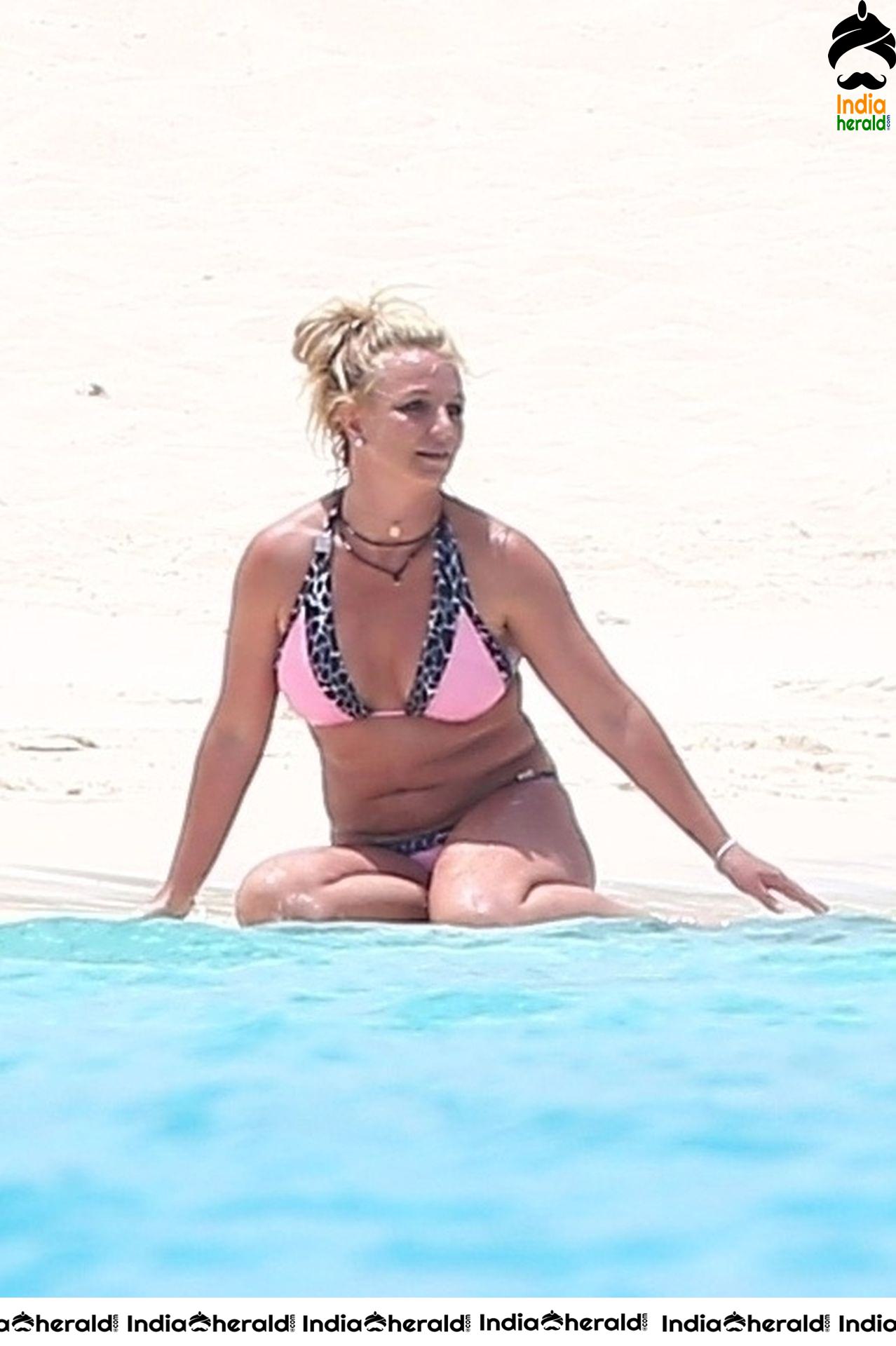 Britney Spears caught by Paparazzi in a Bikini at a Beach in Turks and Caicos Set 1