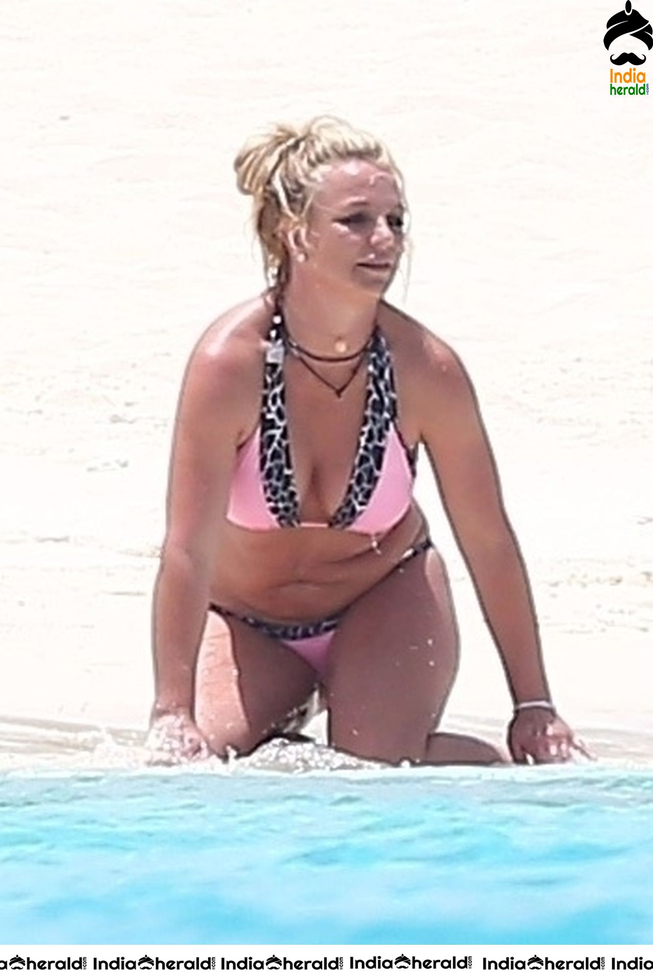 Britney Spears caught by Paparazzi in a Bikini at a Beach in Turks and Caicos Set 1