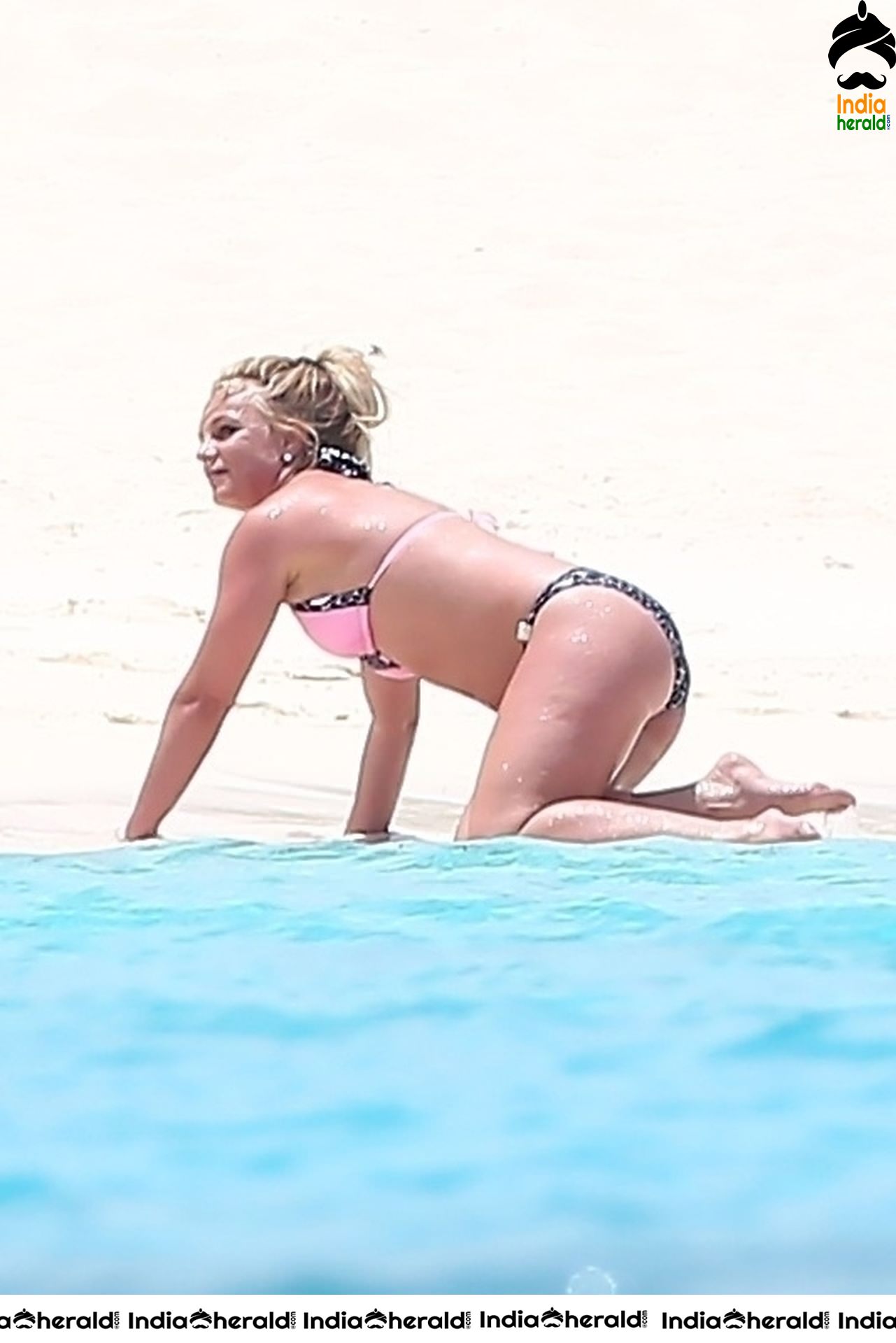 Britney Spears caught by Paparazzi in a Bikini at a Beach in Turks and Caicos Set 2