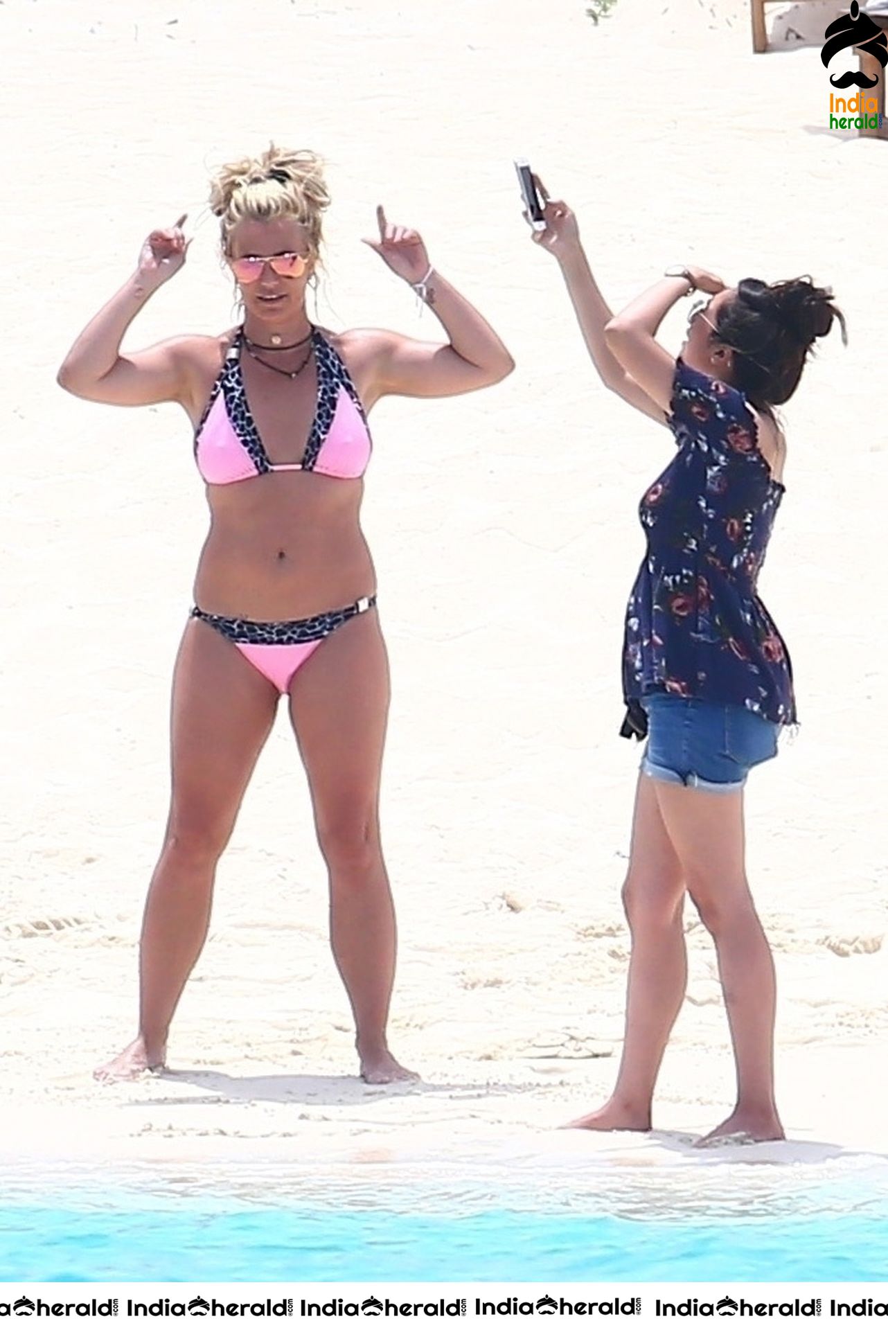 Britney Spears caught by Paparazzi in a Bikini at a Beach in Turks and Caicos Set 2