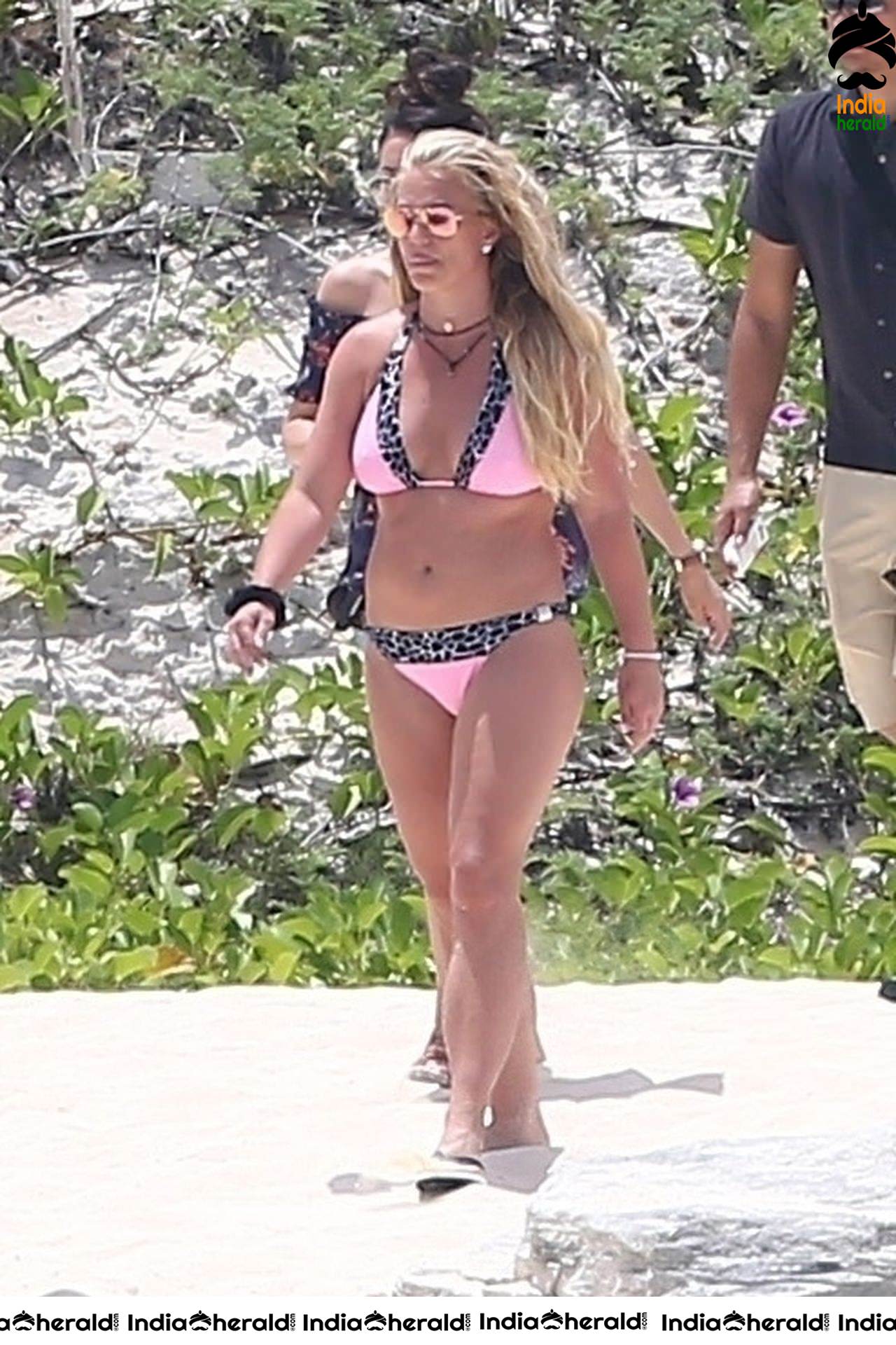 Britney Spears caught by Paparazzi in a Bikini at a Beach in Turks and Caicos Set 2