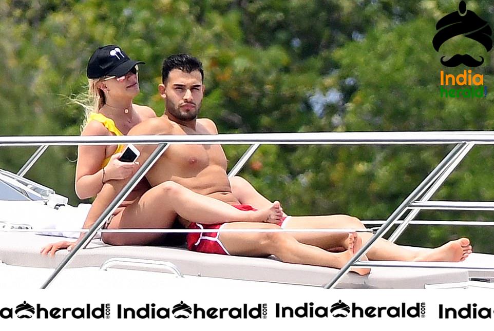 Britney Spears in a Bikini on a Yacht in Miami Set 2