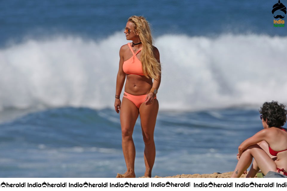 Britney Spears Wearing a Bikini at a Beach in Hawaii Set 2