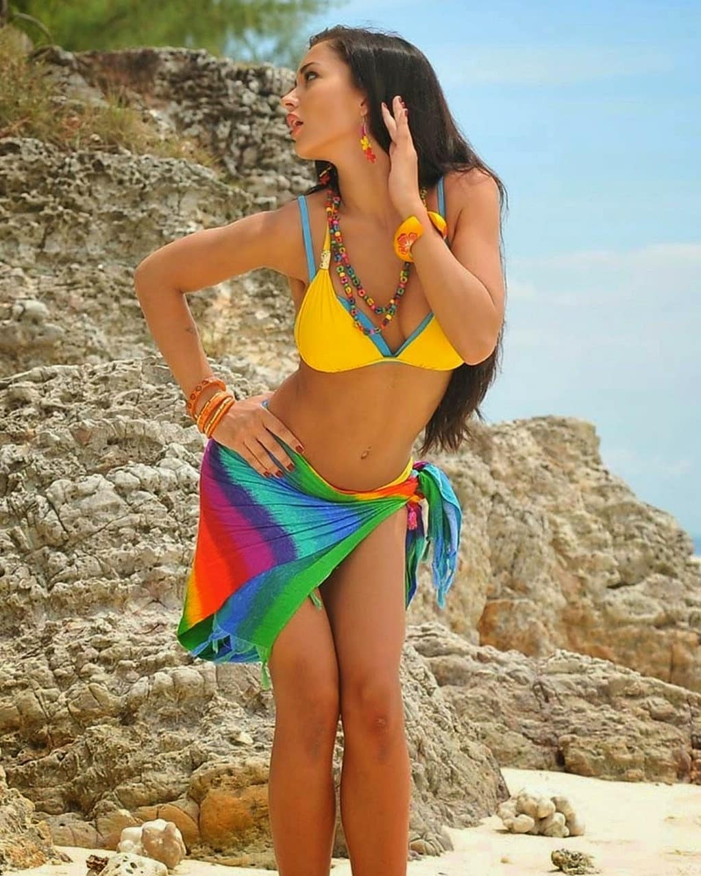 Brits Beauty Amy In Bikini Hot Stills