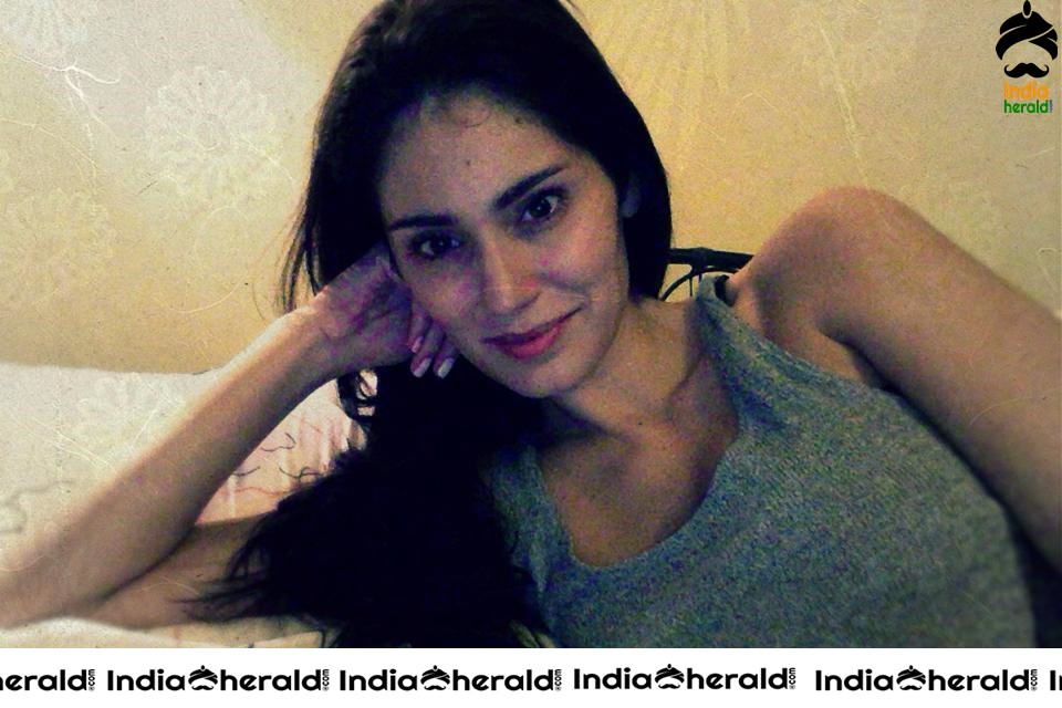 Bruna Abdullah Hottest Photos Collection exposing Cleavage and Busty Assets Set 2