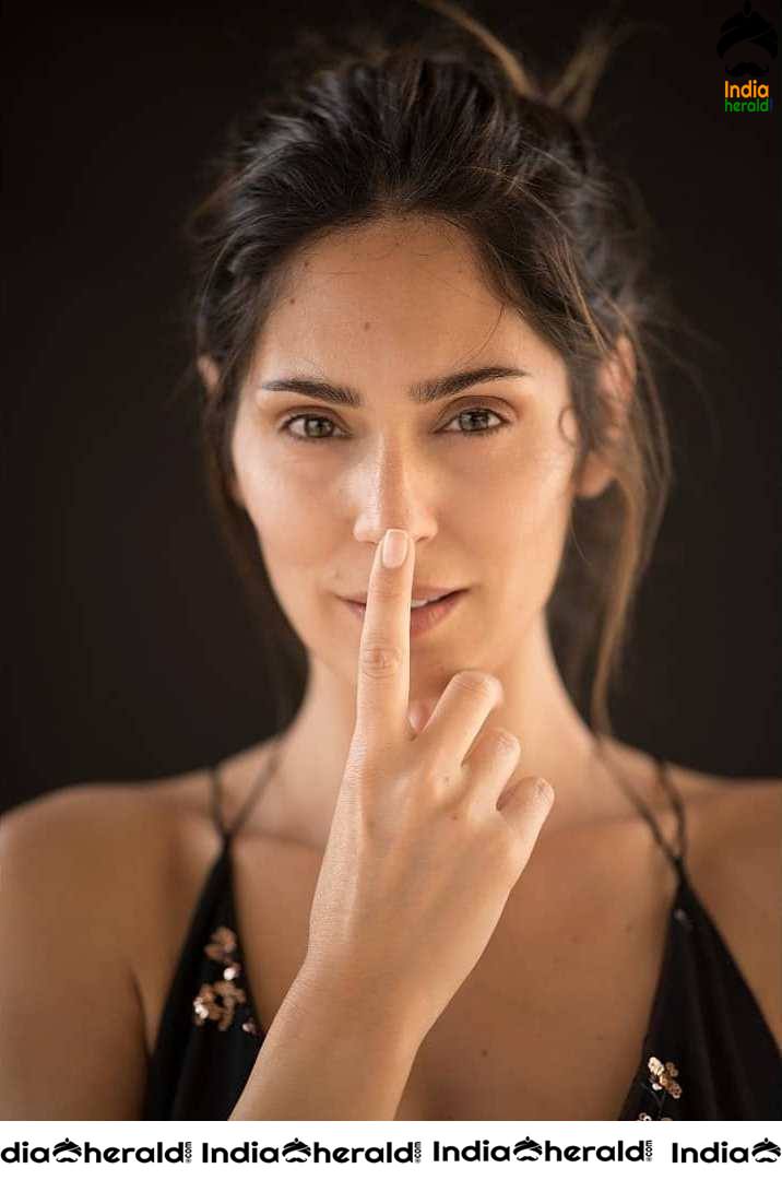 Bruna Abdullah Hottest Photos Collection exposing Cleavage and Busty Assets Set 2