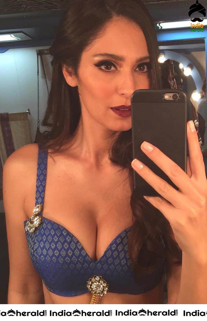 Bruna Abdullah Hottest Photos Collection exposing Cleavage and Busty Assets Set 2