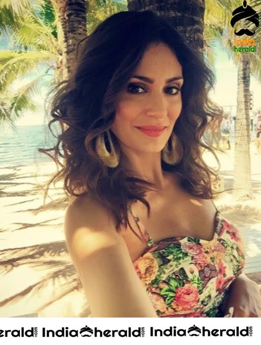Bruna Abdullah Hottest Photos Collection exposing Cleavage and Busty Assets Set 2