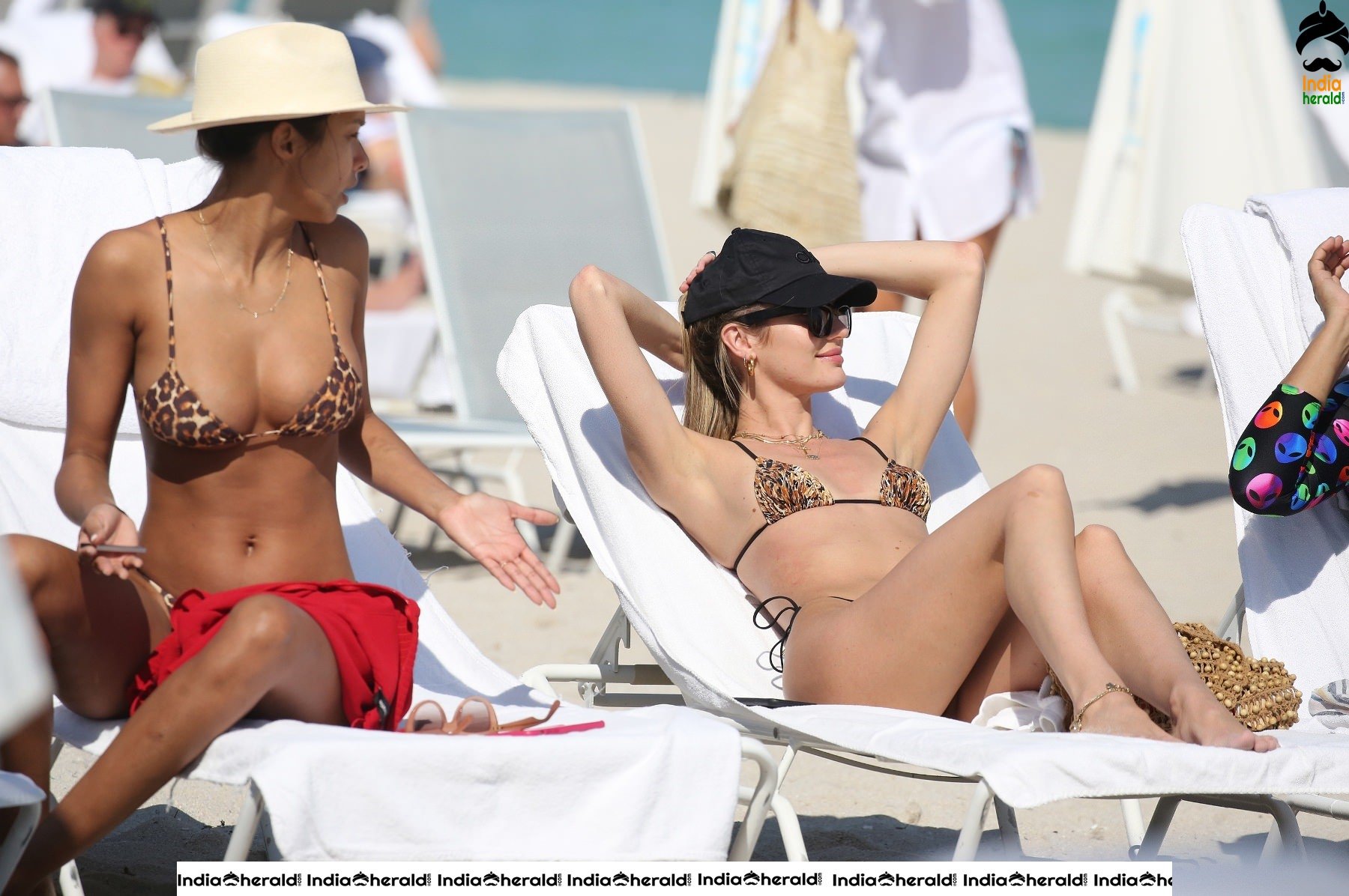 Candice Swanepoel and Lais Ribeiro spotted in Bikini as they have some fun time together Set 1