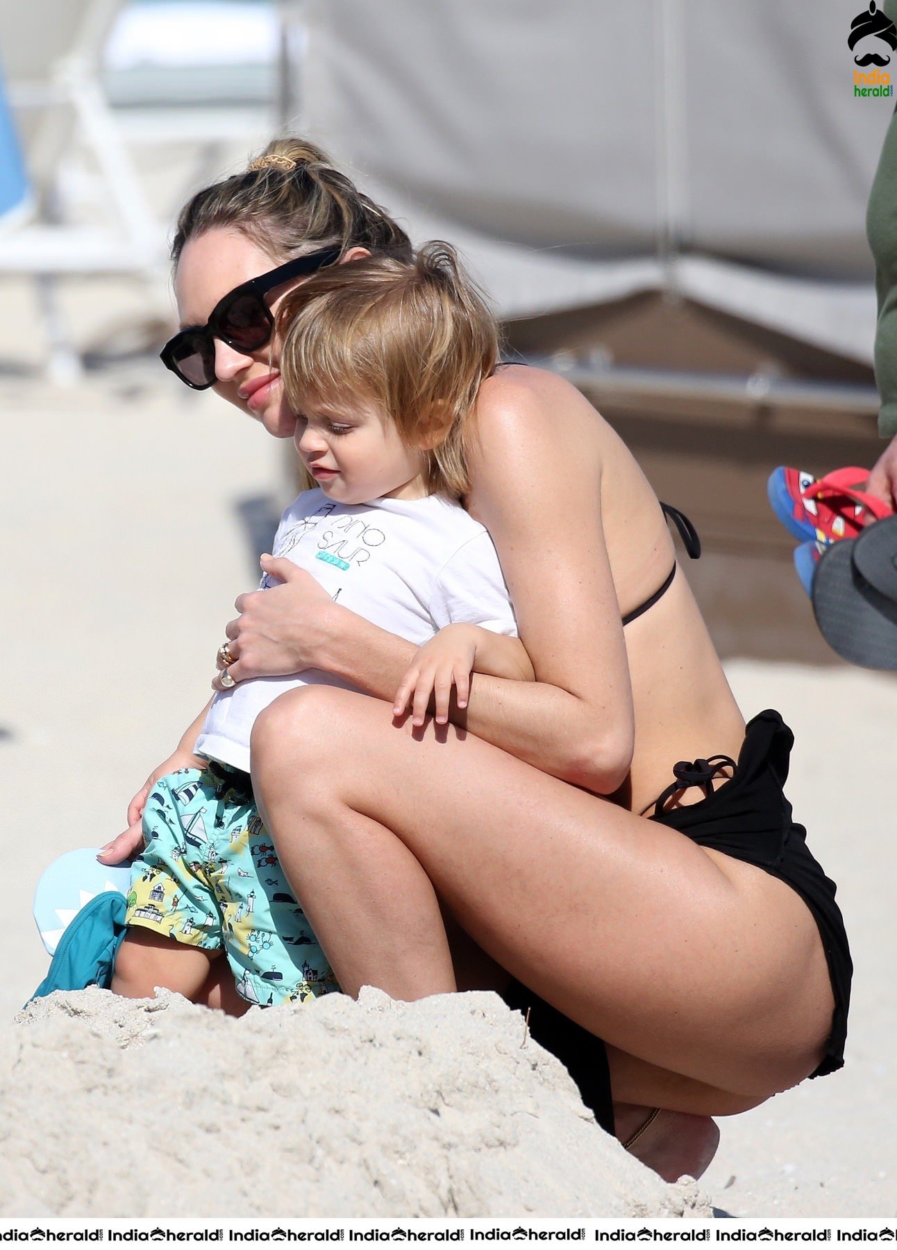 Candice Swanepoel and Lais Ribeiro spotted in Bikini as they have some fun time together Set 1