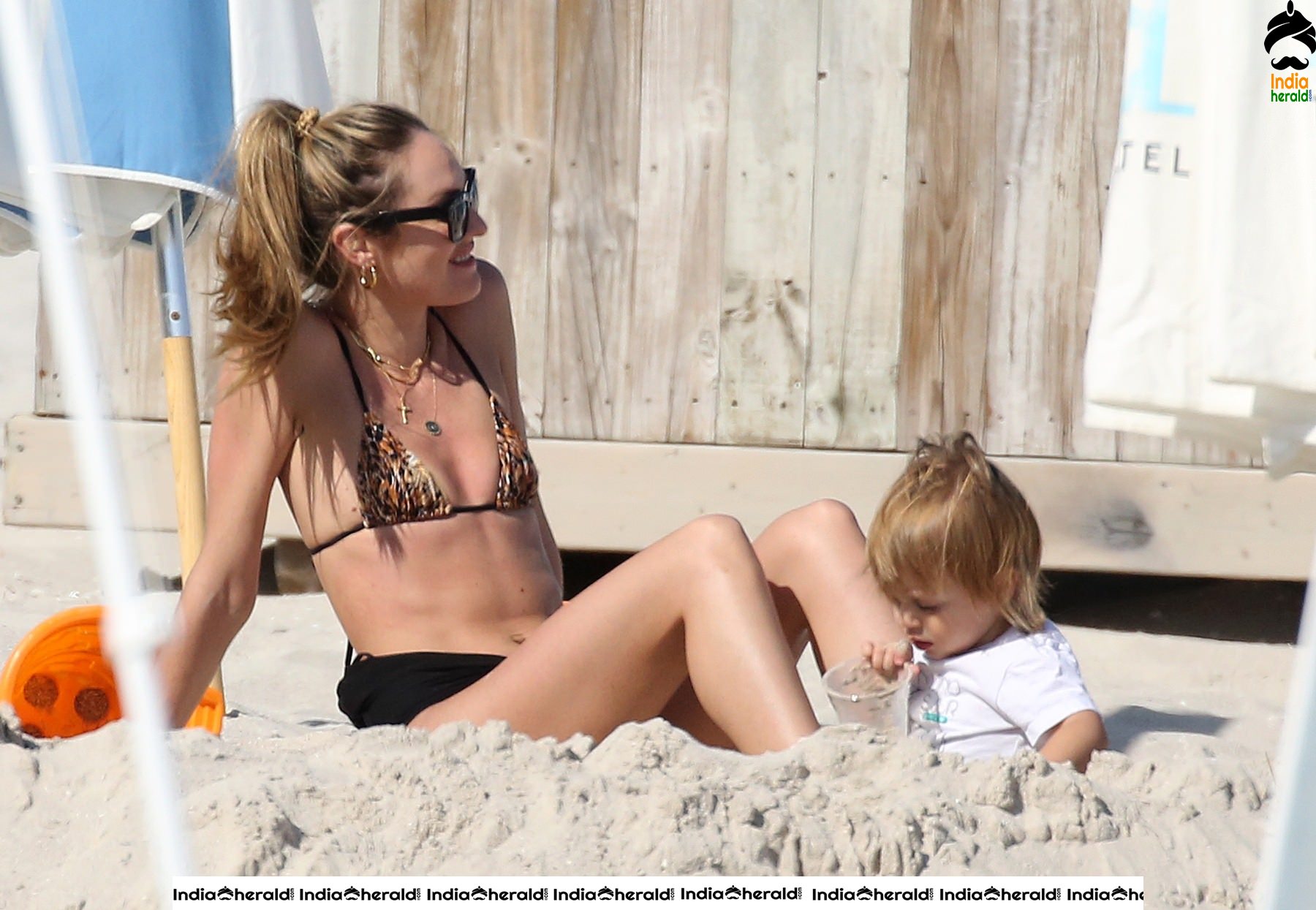 Candice Swanepoel and Lais Ribeiro spotted in Bikini as they have some fun time together Set 2