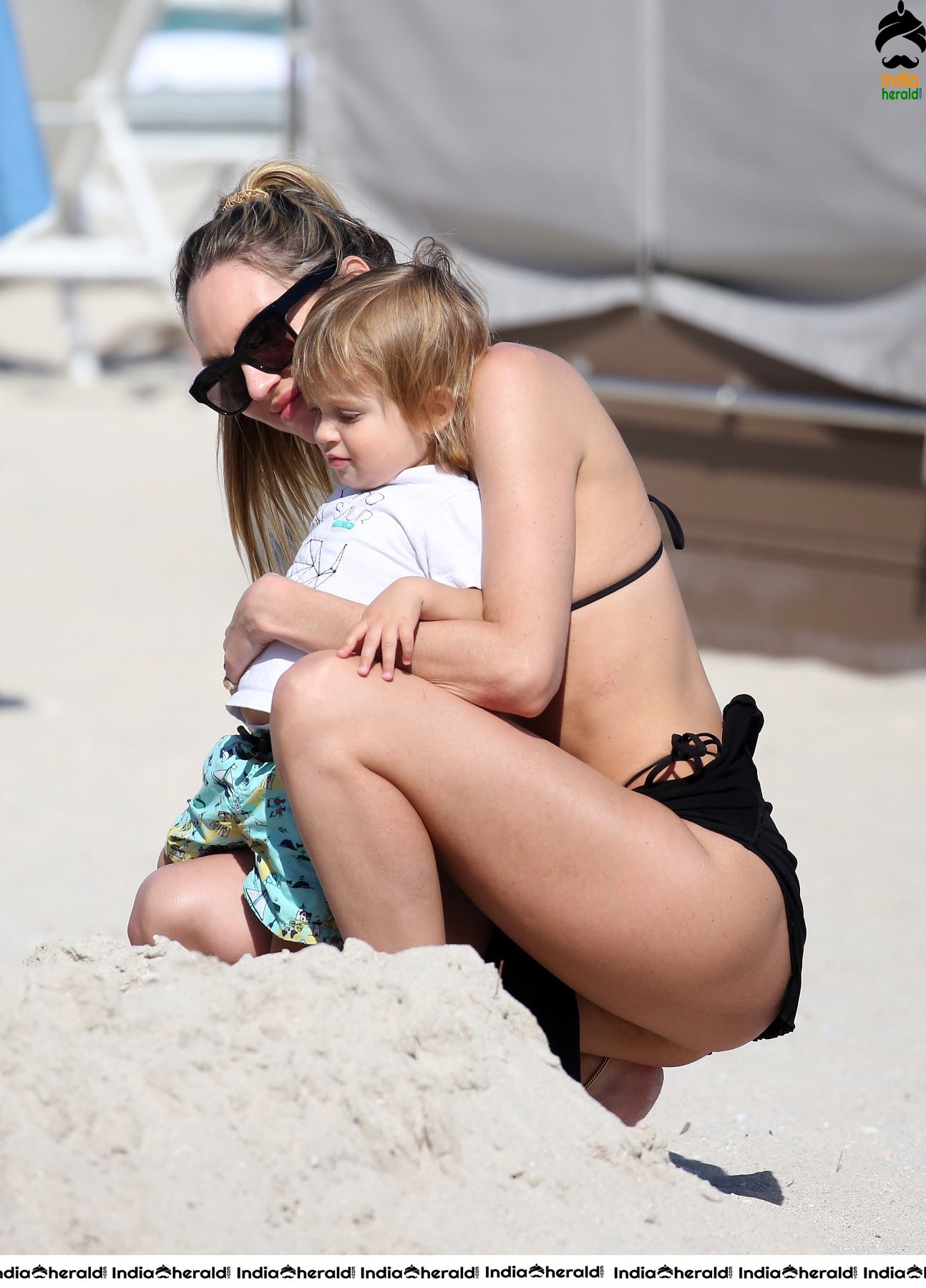 Candice Swanepoel and Lais Ribeiro spotted in Bikini as they have some fun time together Set 2