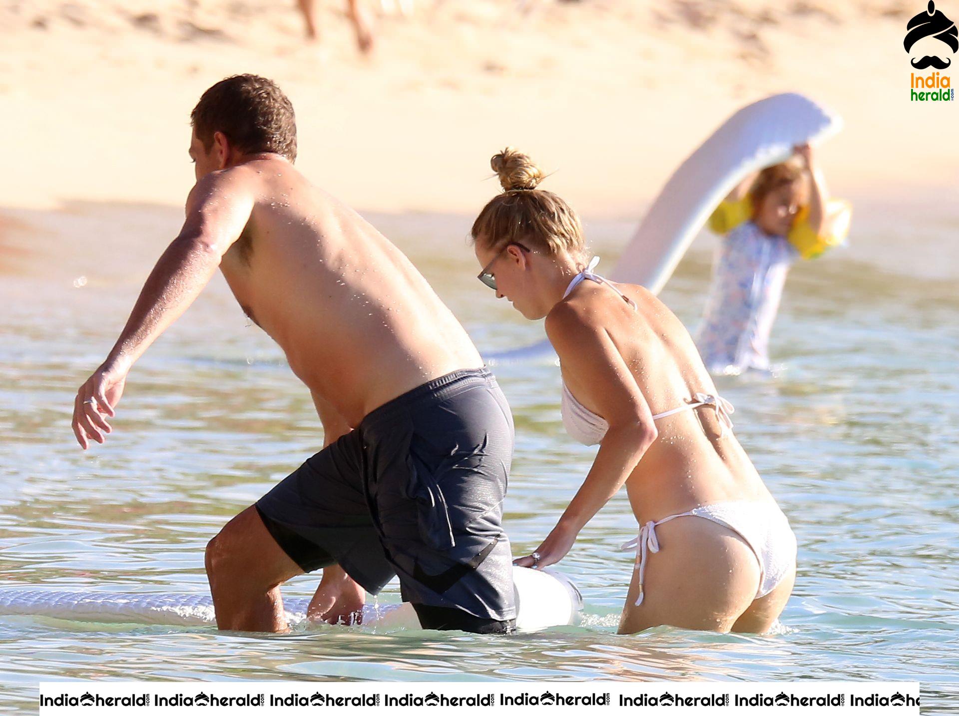 Caroline Wozniacki Enjoying in Bikini at a Beach in Barbados Set 1