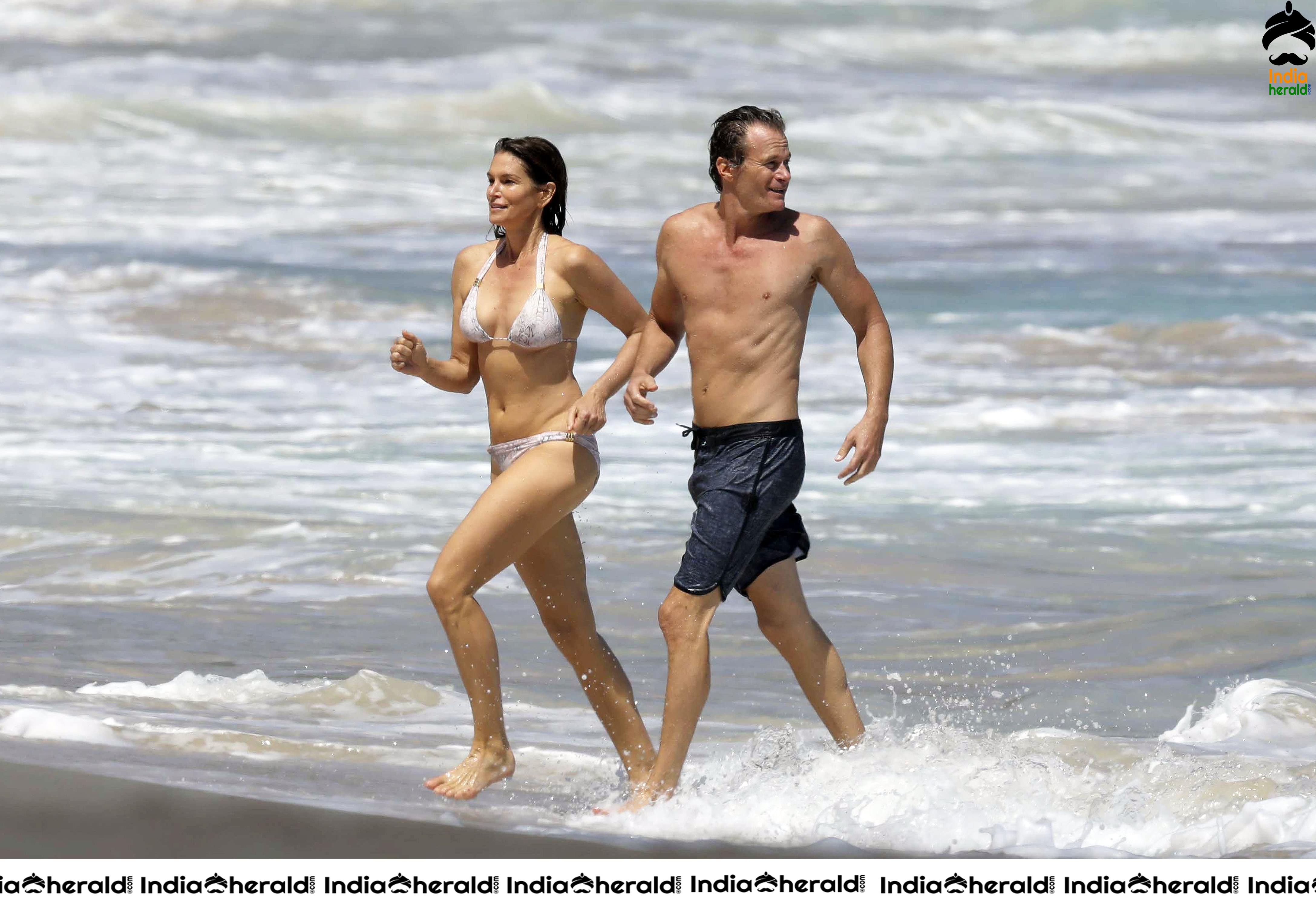 Cindy Crawford Wearing a Bikini at a Beach in St Barts Set 1