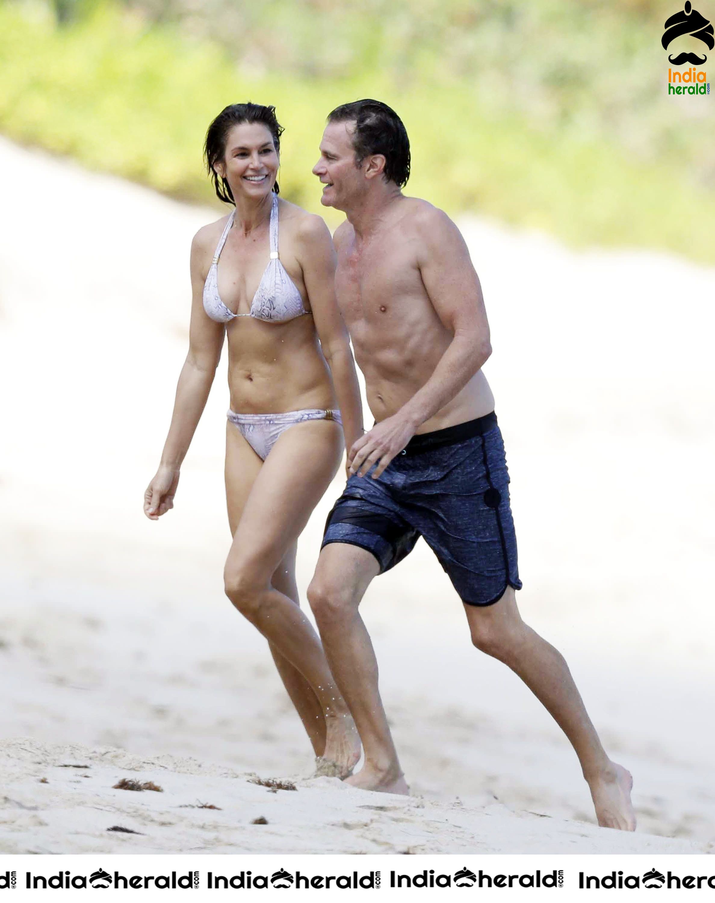 Cindy Crawford Wearing a Bikini at a Beach in St Barts Set 2