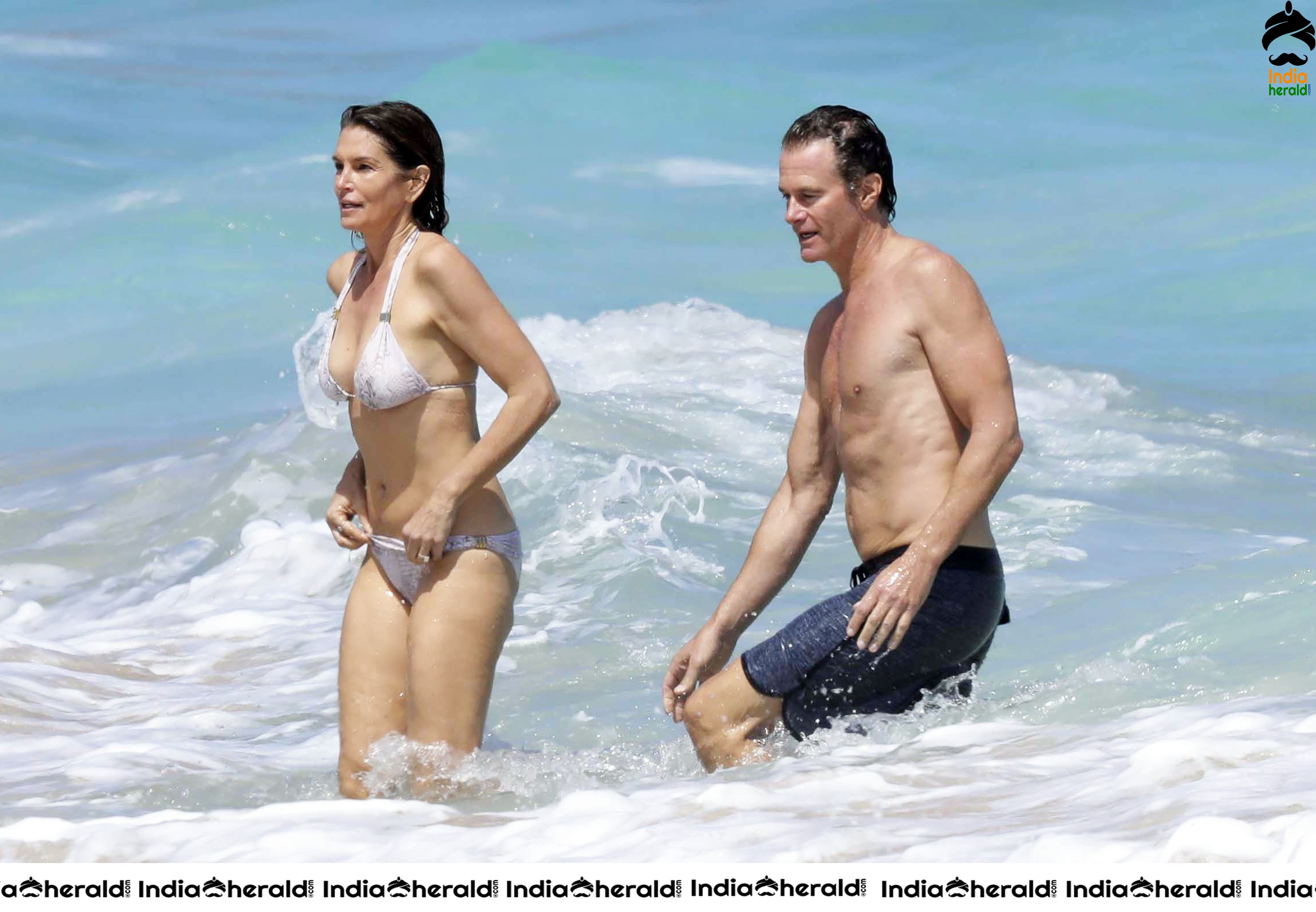 Cindy Crawford Wearing a Bikini at a Beach in St Barts Set 2