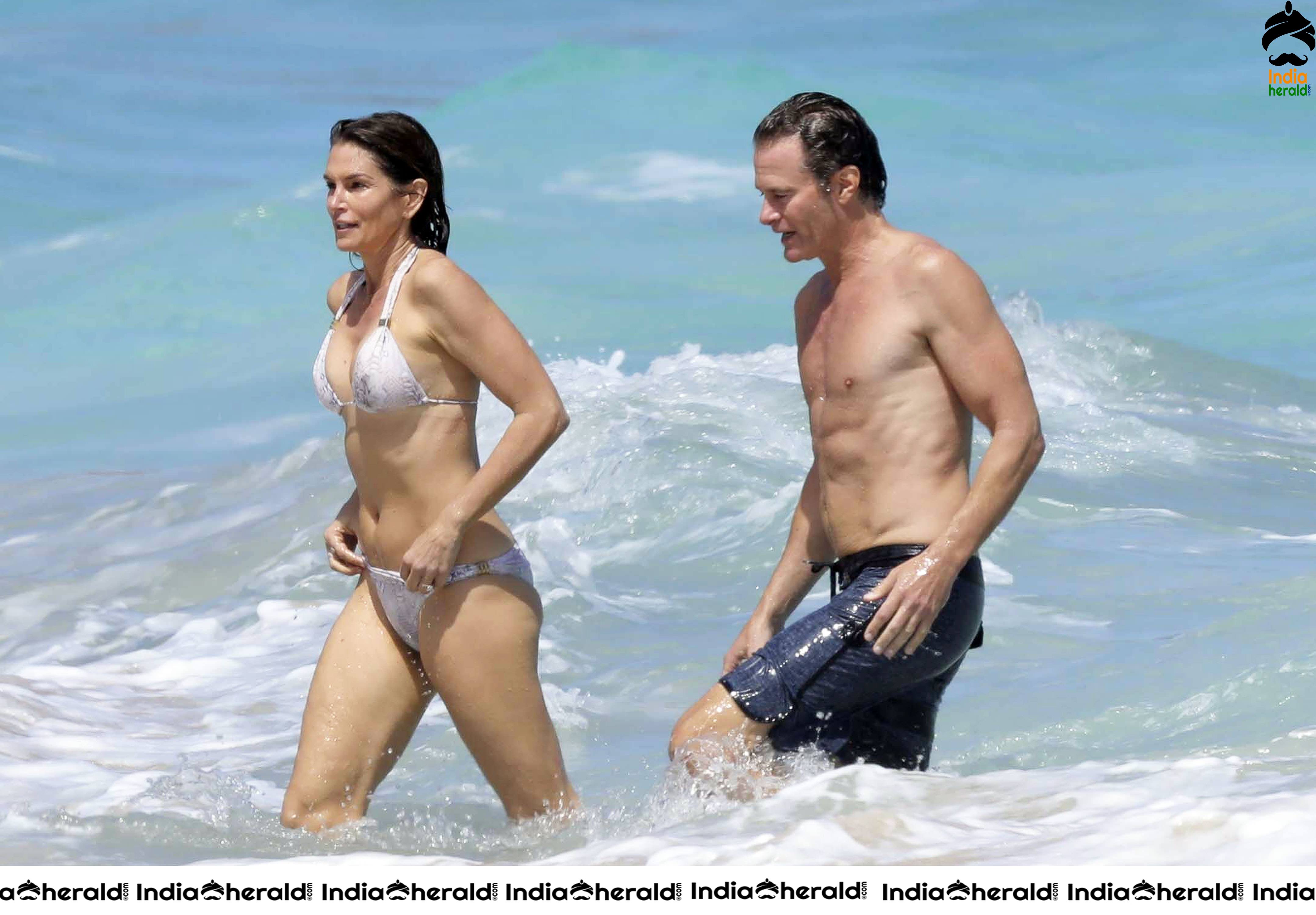 Cindy Crawford Wearing a Bikini at a Beach in St Barts Set 2