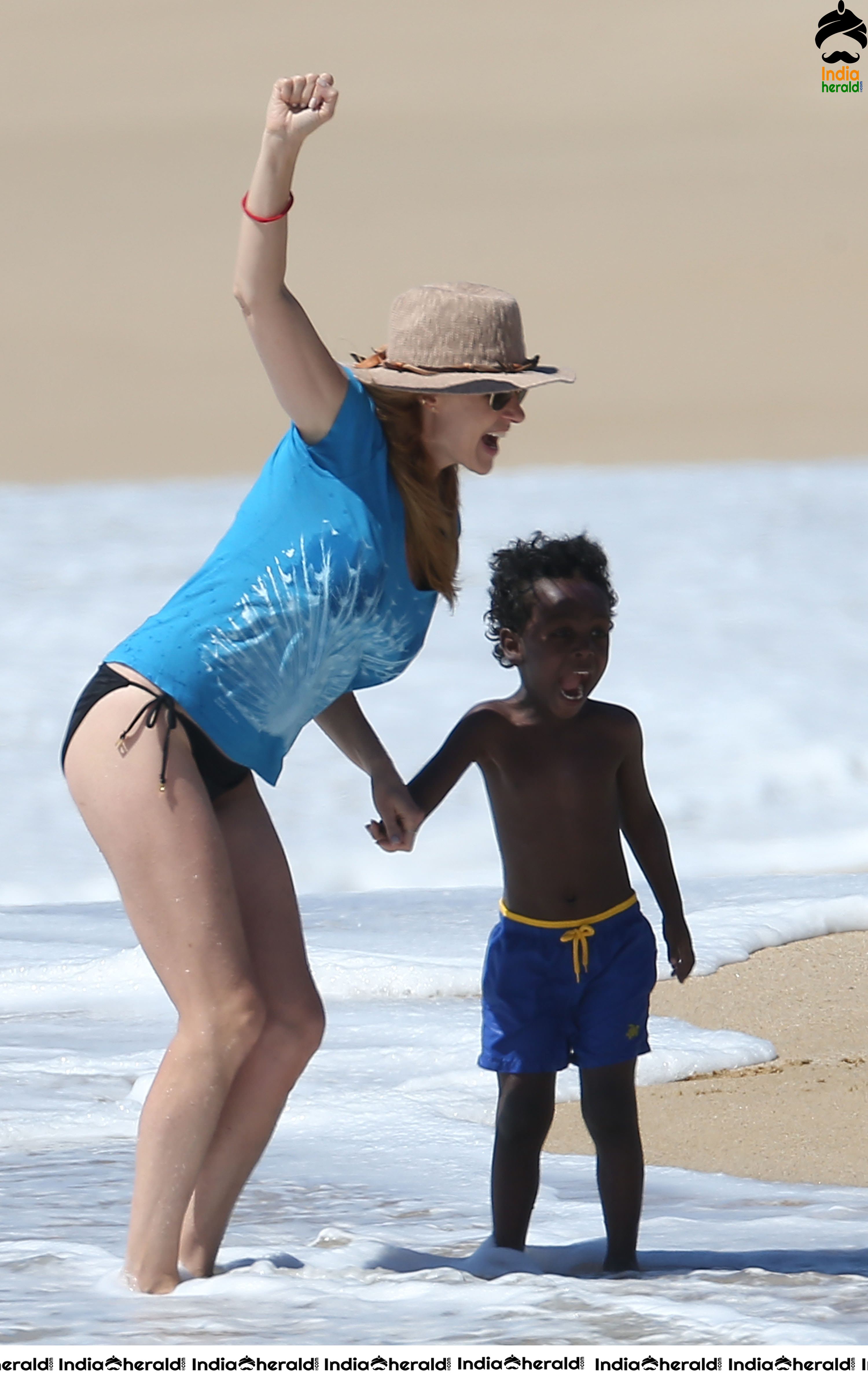 Connie Britton spotted in Bikini Bottom at Miami Set 1