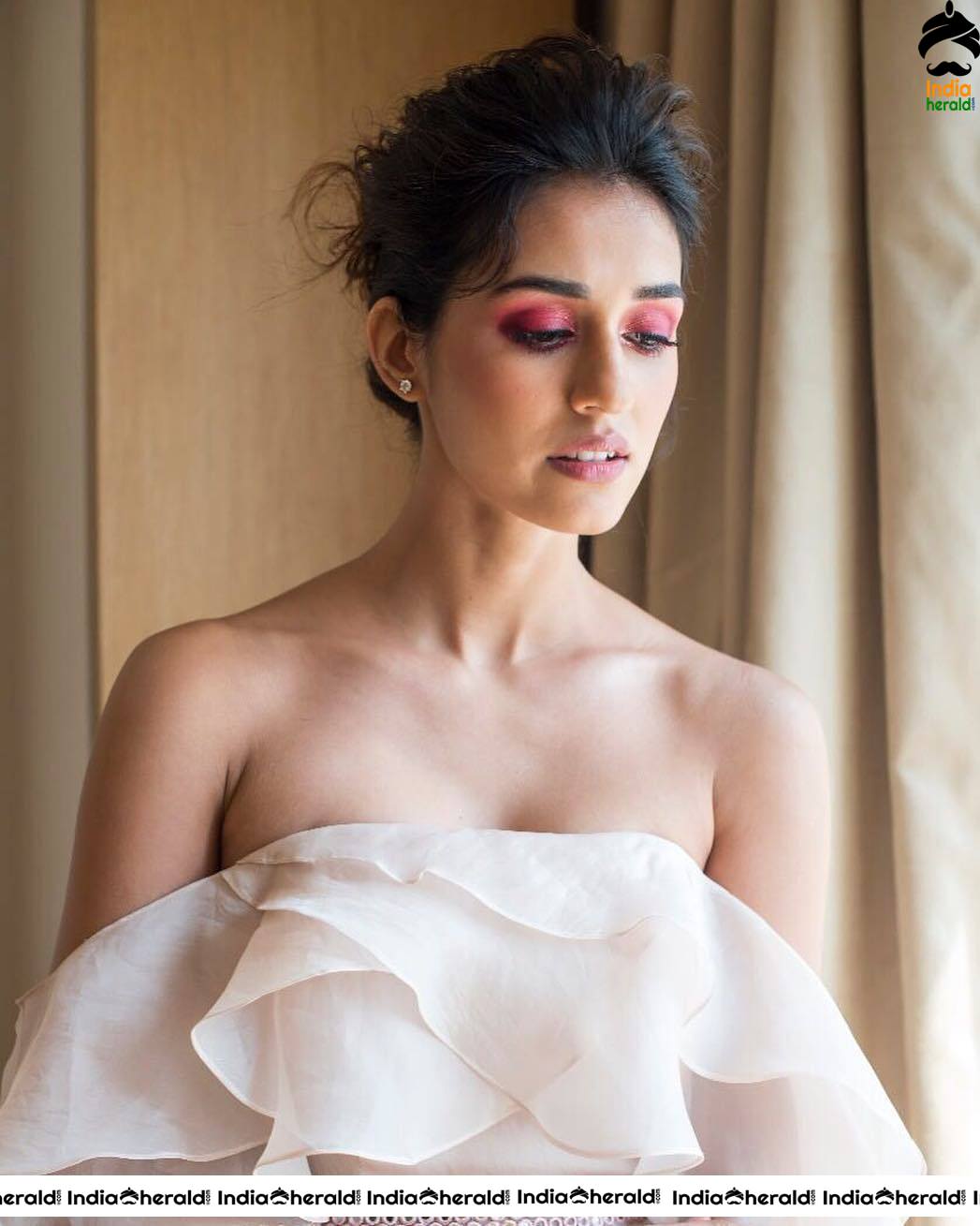 Disha Patani Hot Exposing Photos flaunting her Body Assets