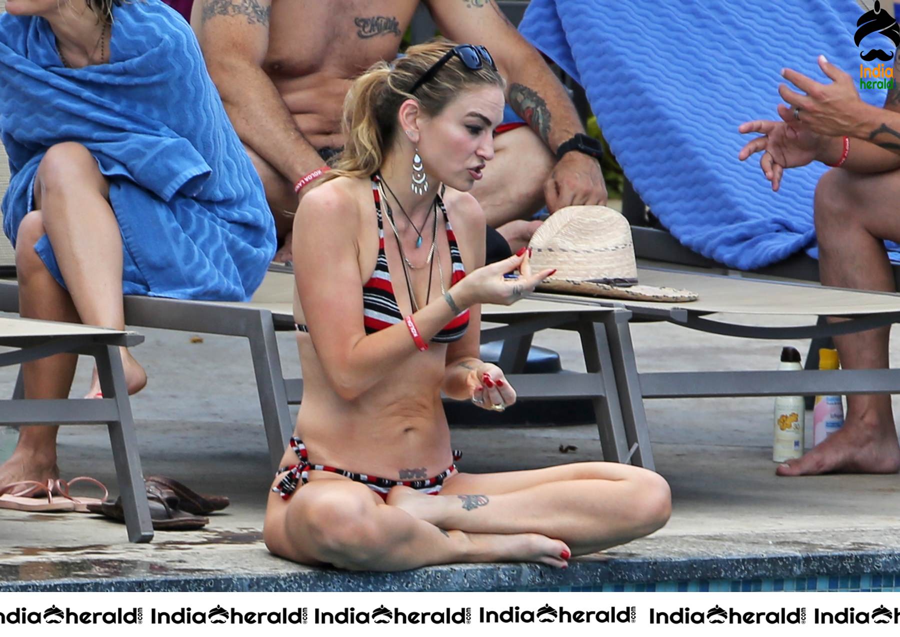 Drea De Matteo in Bikini by poolside in Hawaii