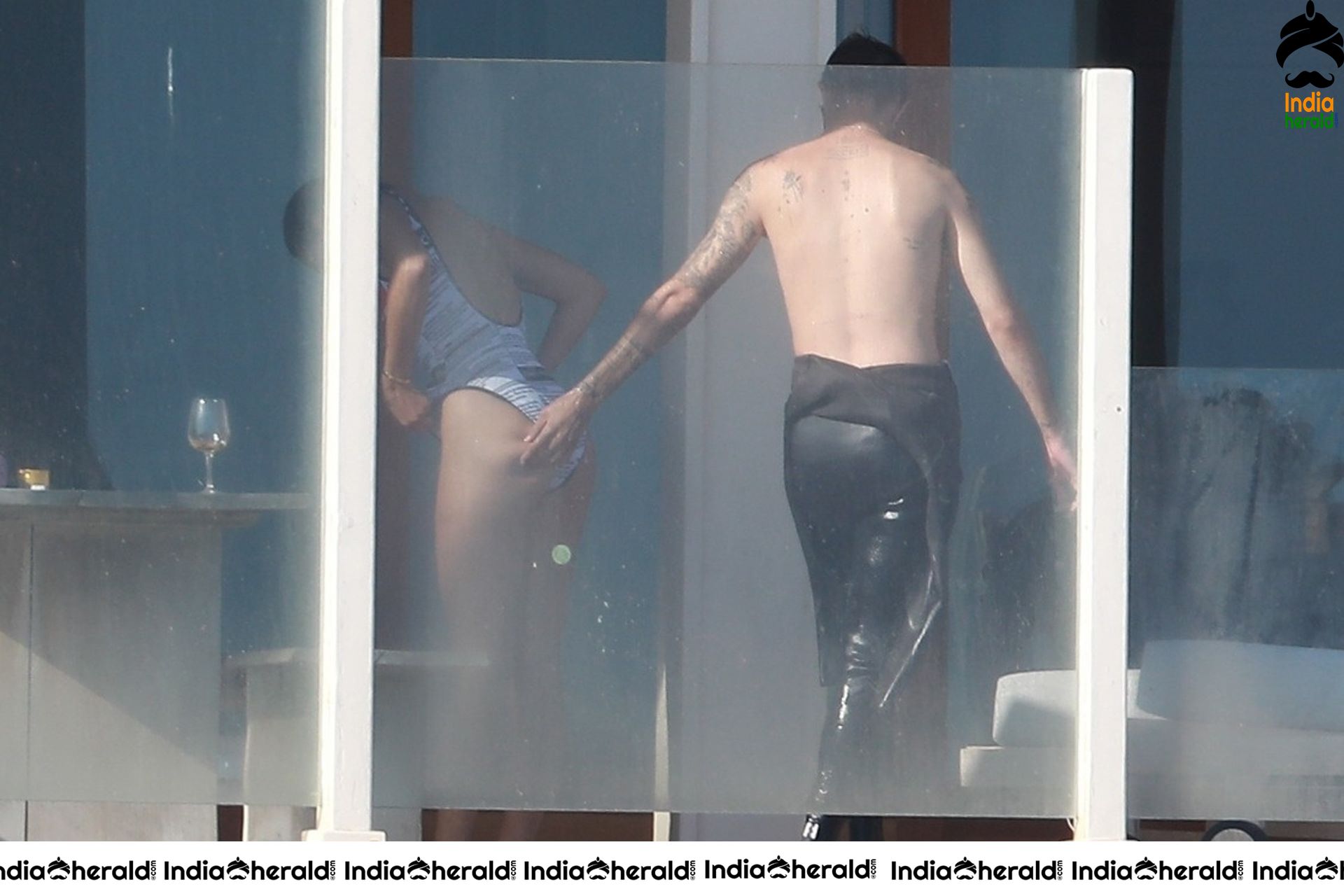 Dua Lips caught in Bikini while enjoying with her friend in Beach at Malibu