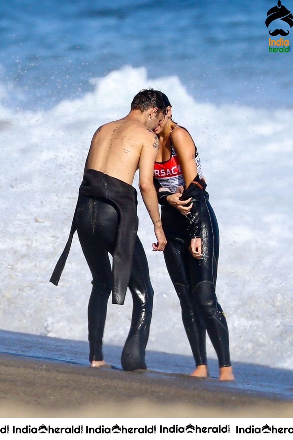 Dua Lips caught in Bikini while enjoying with her friend in Beach at Malibu