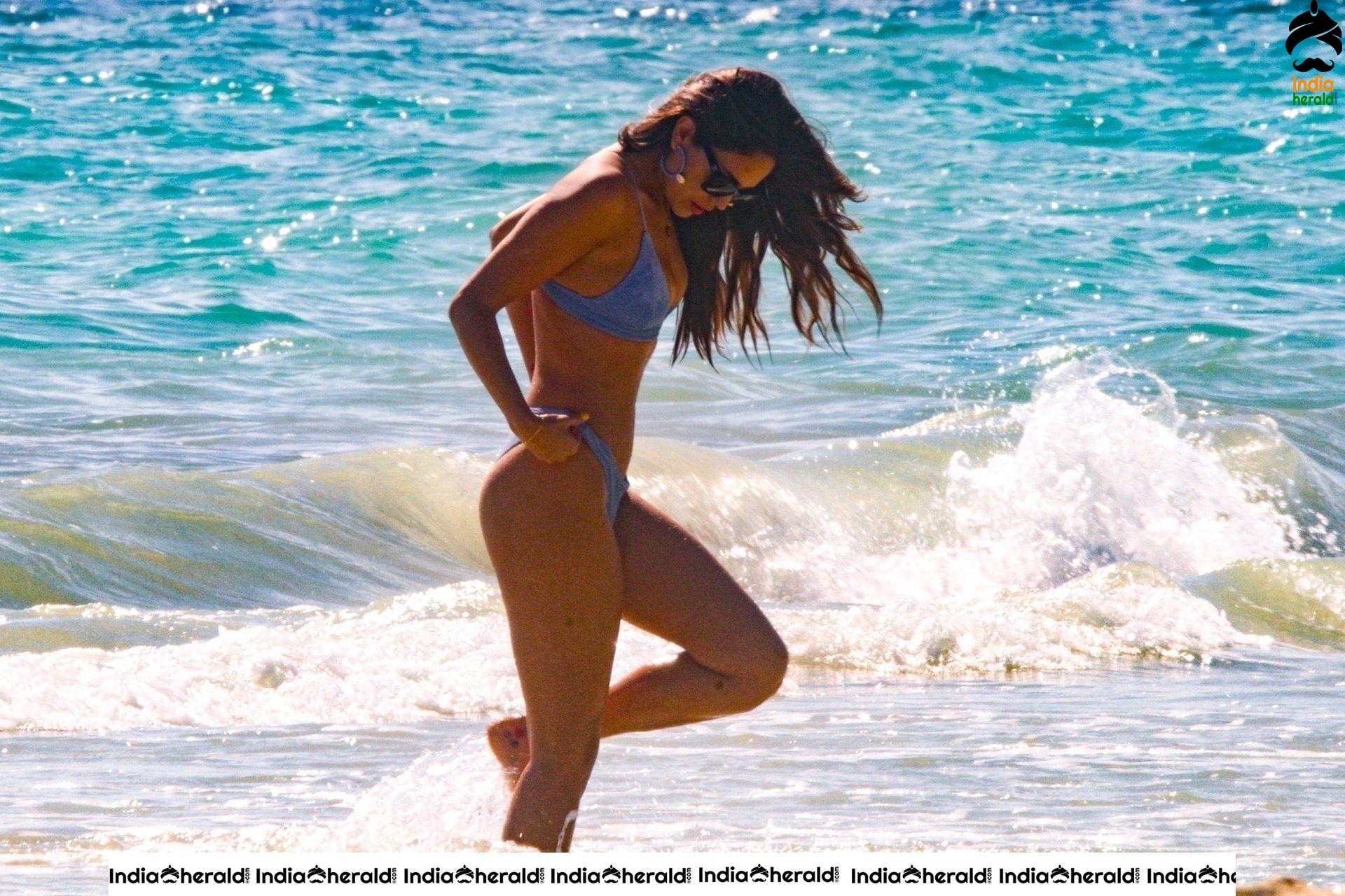 Eiza Gonzalez Enjoying with her Boyfriend in Bikini