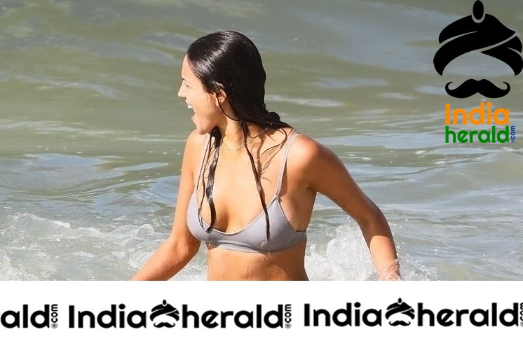 Eiza Gonzalez Looking Hot And Sexy In Her Bikini candids Set 5