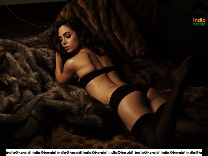 Eliza Dushku Hot And Sexy Photoshoot In Bikini For Maxim Set 4