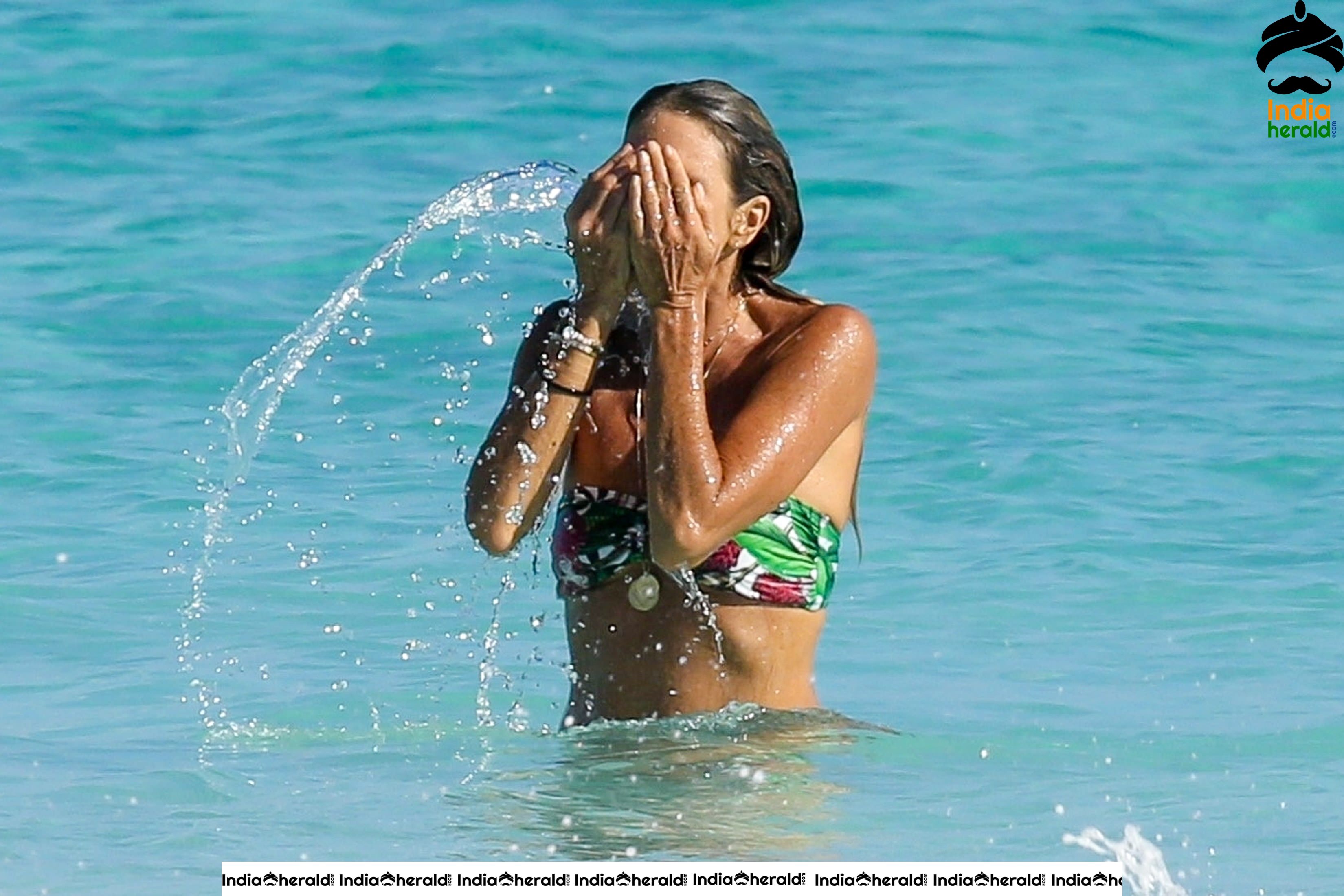 Elle Macpherson Wearing a Bikini at a Beach in The Bahamas Set 2