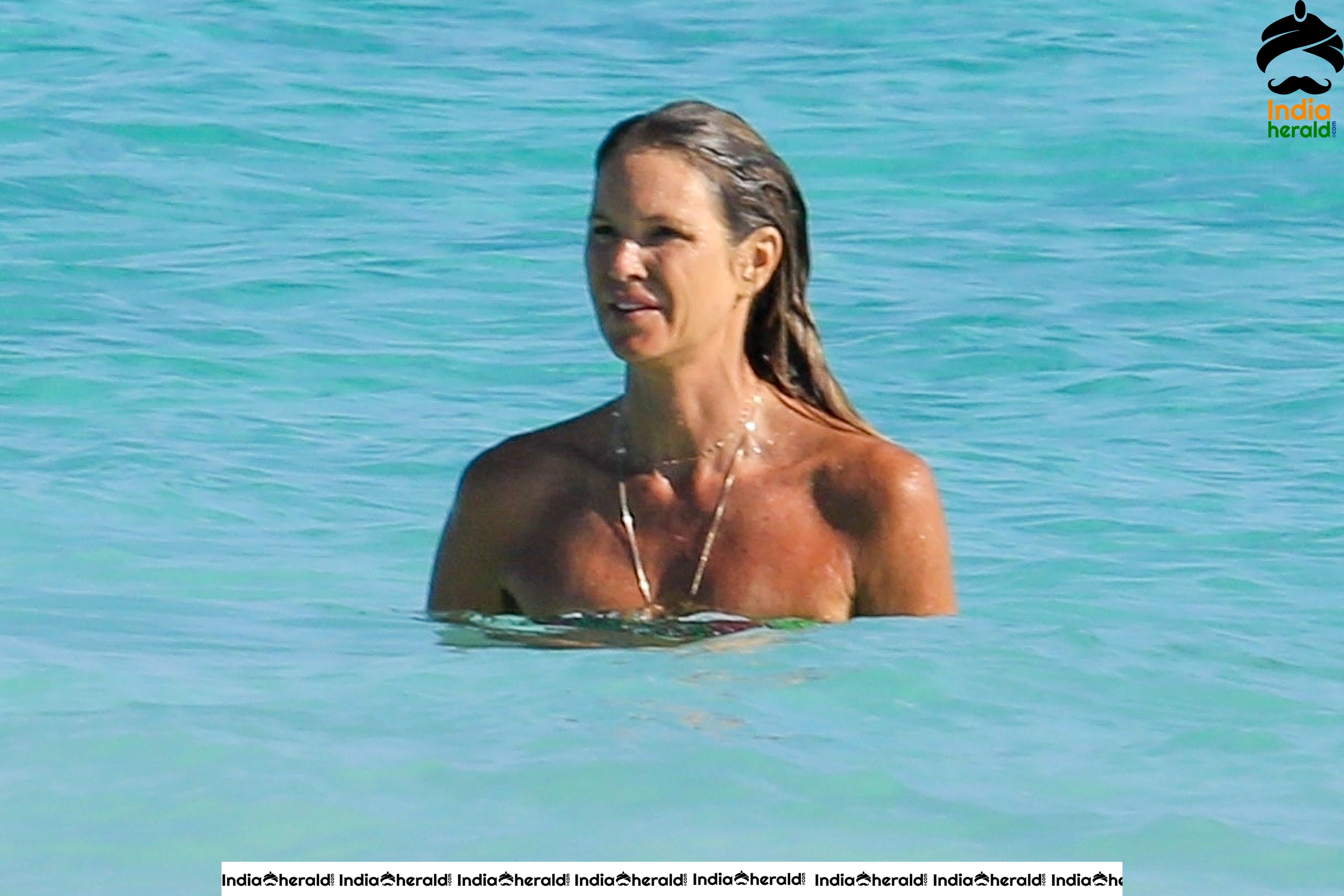 Elle Macpherson Wearing a Bikini at a Beach in The Bahamas Set 2