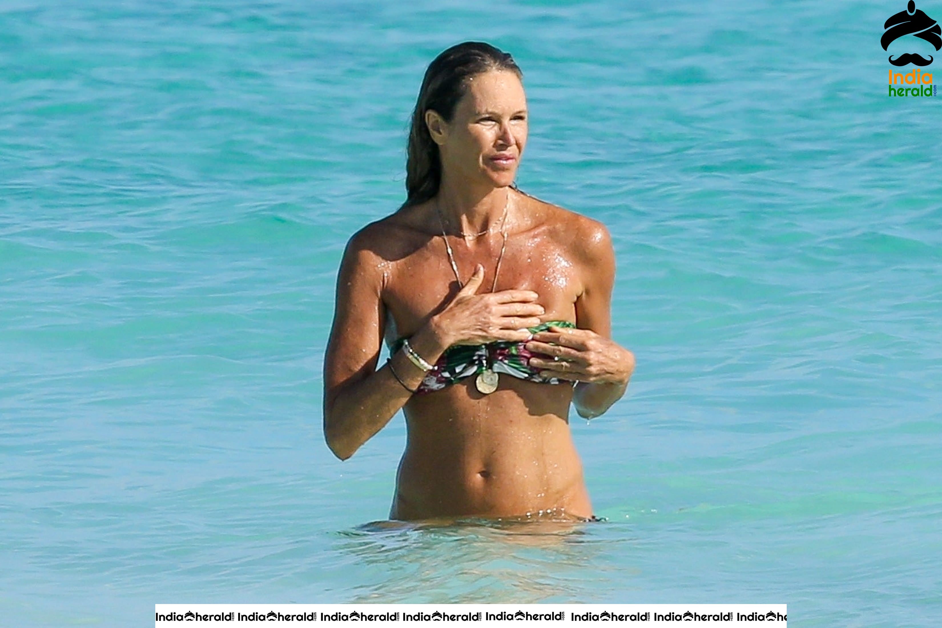 Elle Macpherson Wearing a Bikini at a Beach in The Bahamas Set 2