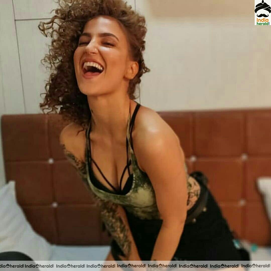 Elli Avram Hot Latest Stills