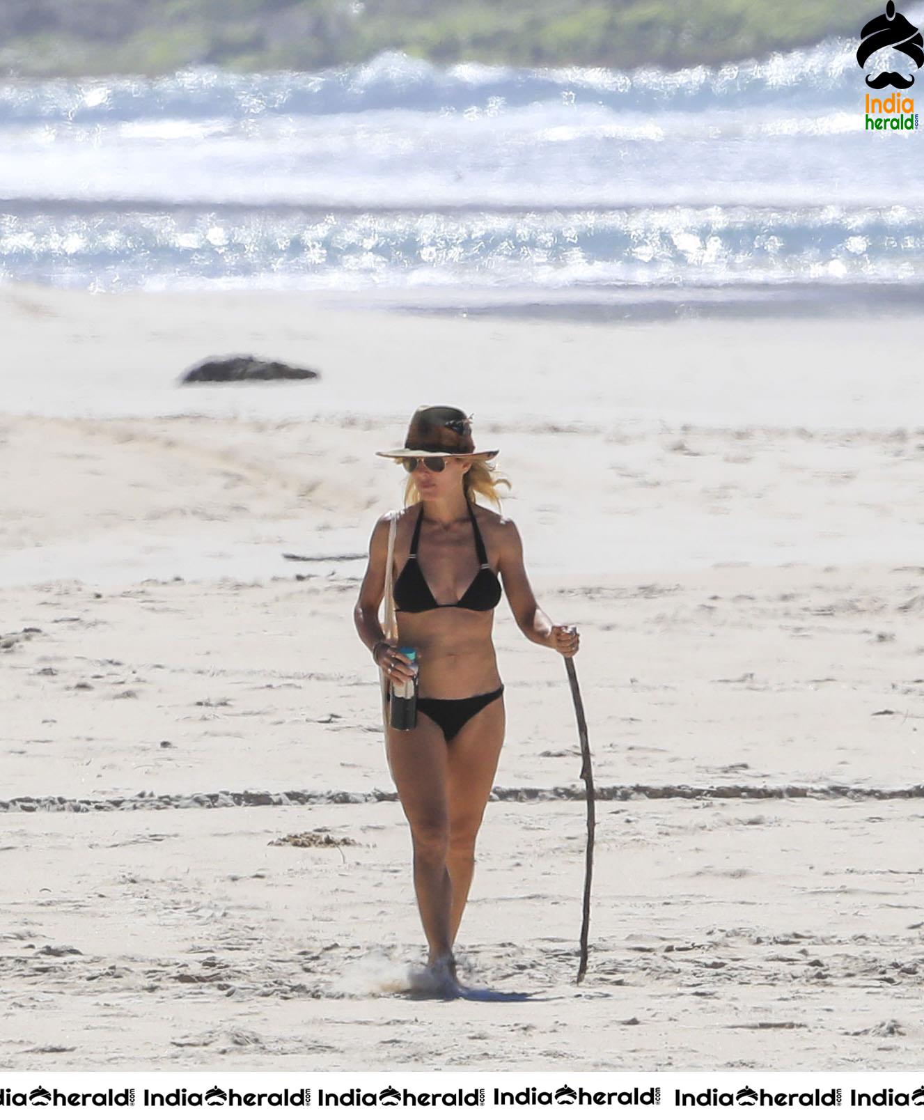 Elsa Pataky in Bikini on the beach in Byron Bay during Corona Lockdown