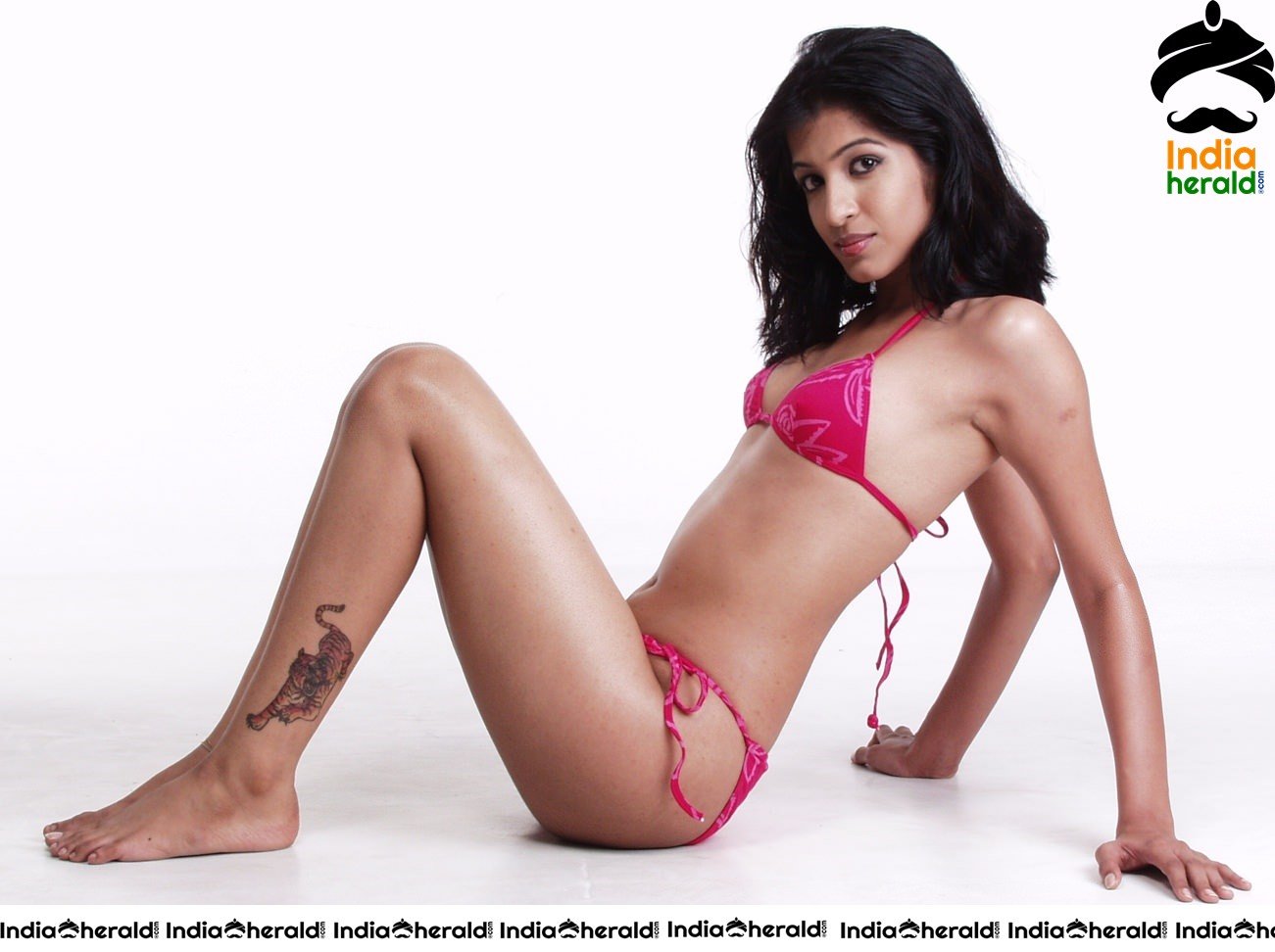 Ex Sun TV Anchor cum Model and a Hot Mom Medha Raghunath Hot Bikini Vintage Photos