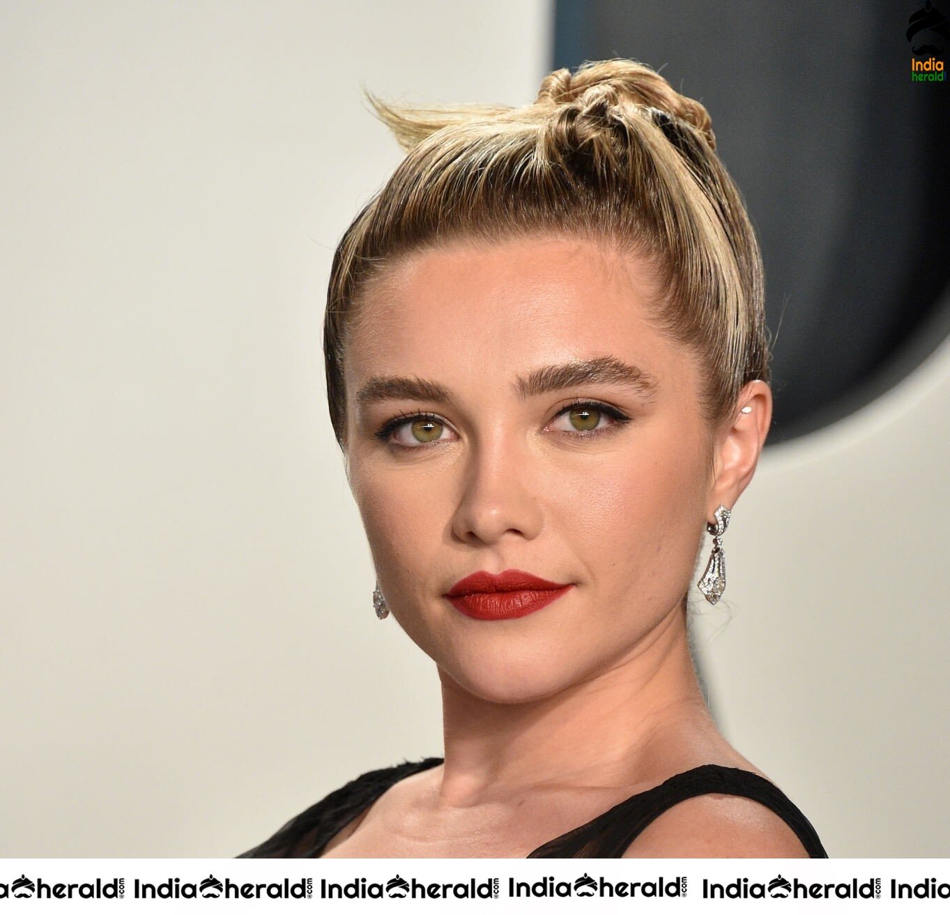 Florence Pugh at Vanity Fair Oscar Party in Beverly Hills Set 2