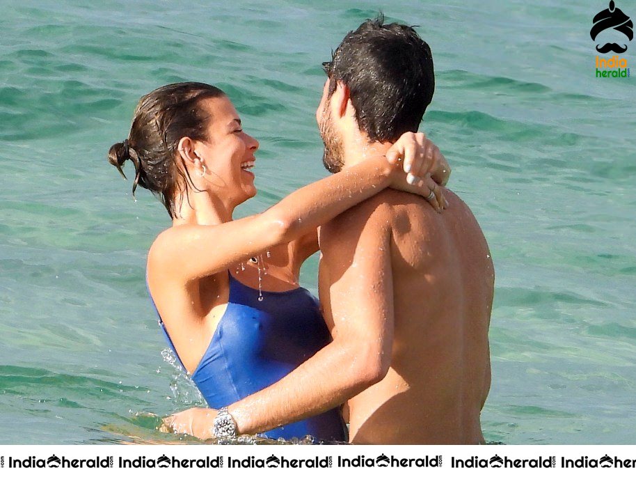 Georgia Fowler in Bikini enjoying with Boyfriend on the beach in Sydney