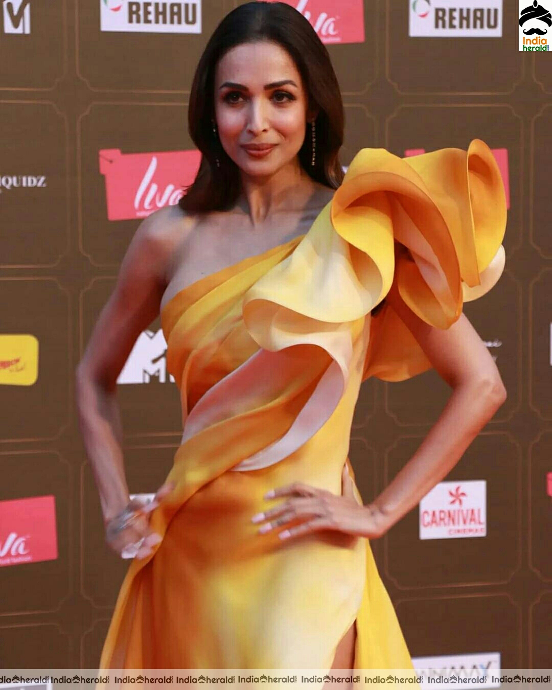 Goes bold and bare as Malaika Arora exposes side cleavage hot show
