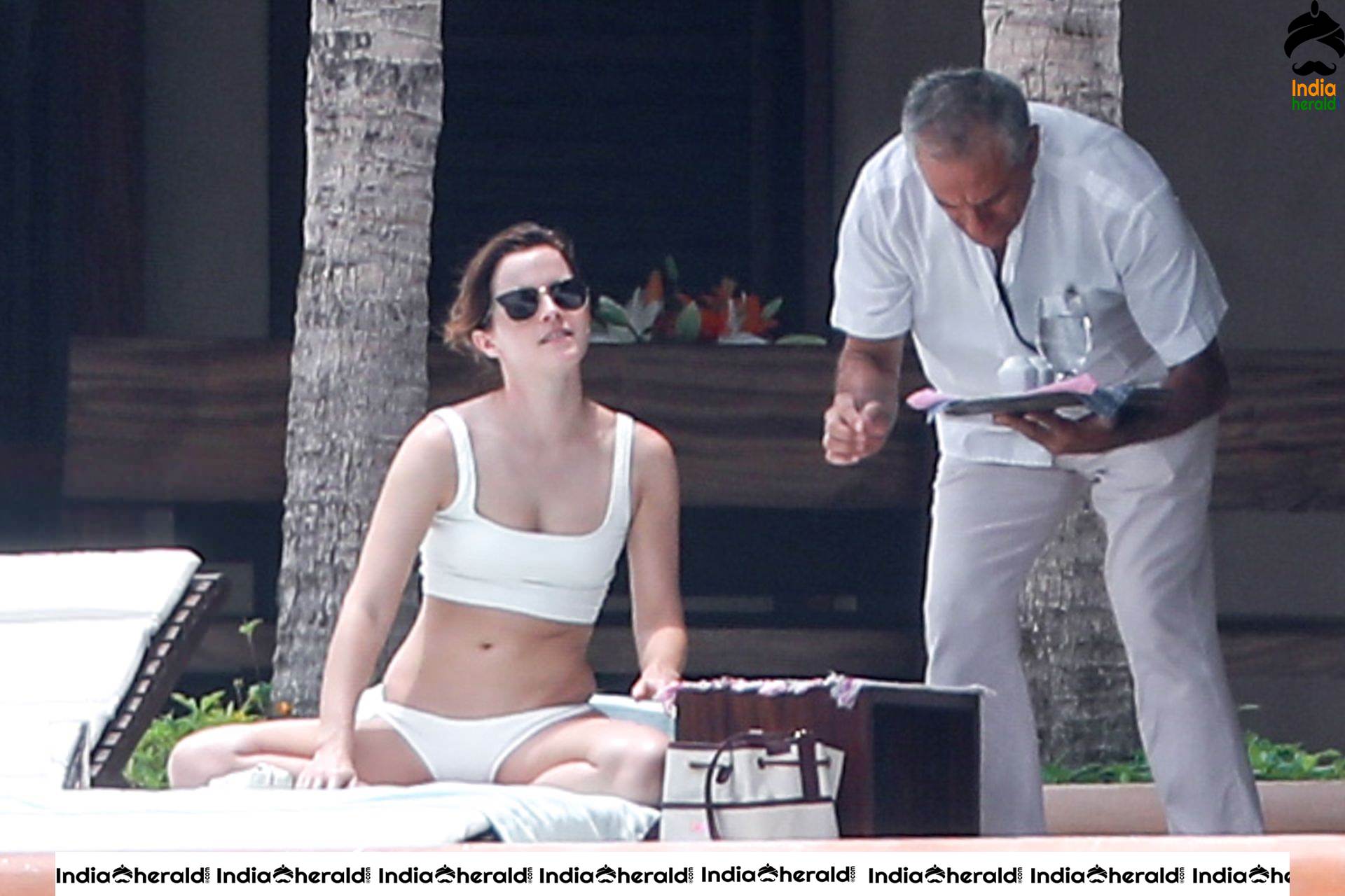 Harry Potter Girl Hermione aka Emma Watson Exposing in Bikini Hot Photos Set 1