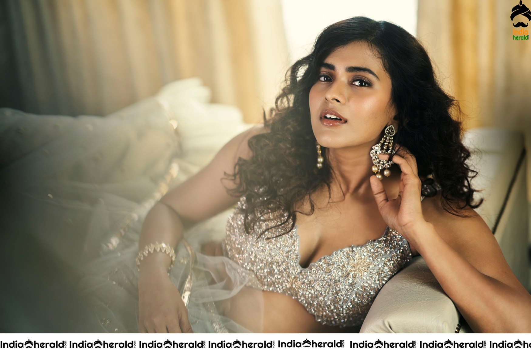 Hebah Patel Hot Cleavage Revealing Sexy Photoshoot Set 1