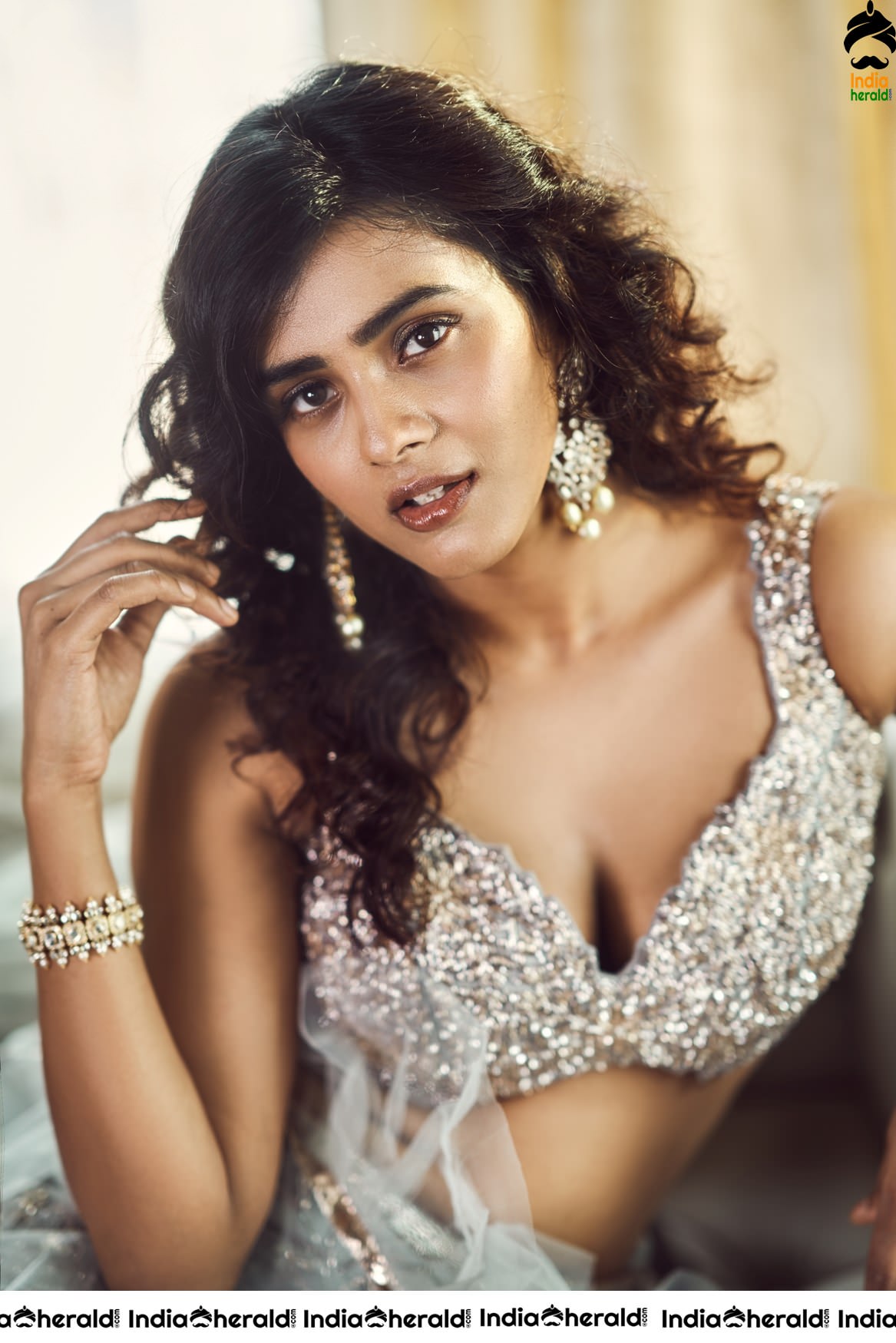 Hebah Patel Hot Cleavage Revealing Sexy Photoshoot Set 1