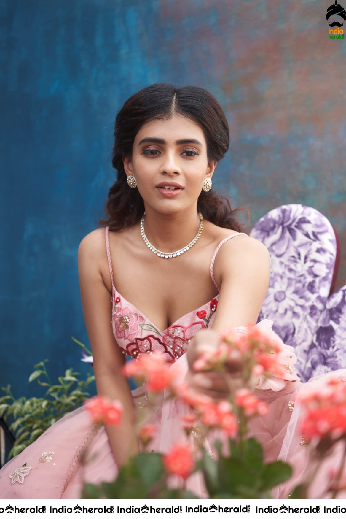 Hebah Patel Hot Cleavage Revealing Sexy Photoshoot Set 2