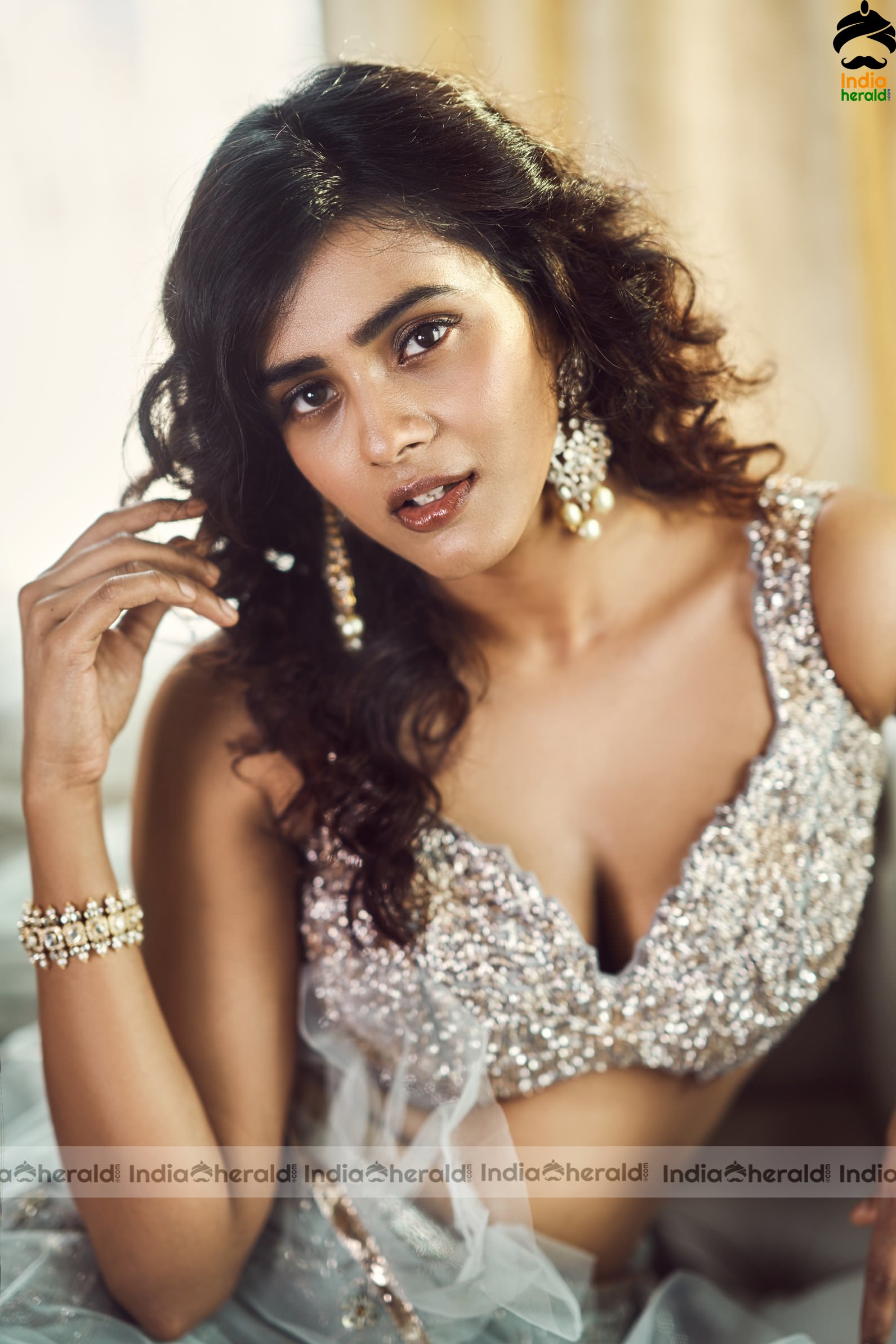 Hebah Patel Sizzling Hot Photoshoot Clicks Set 1