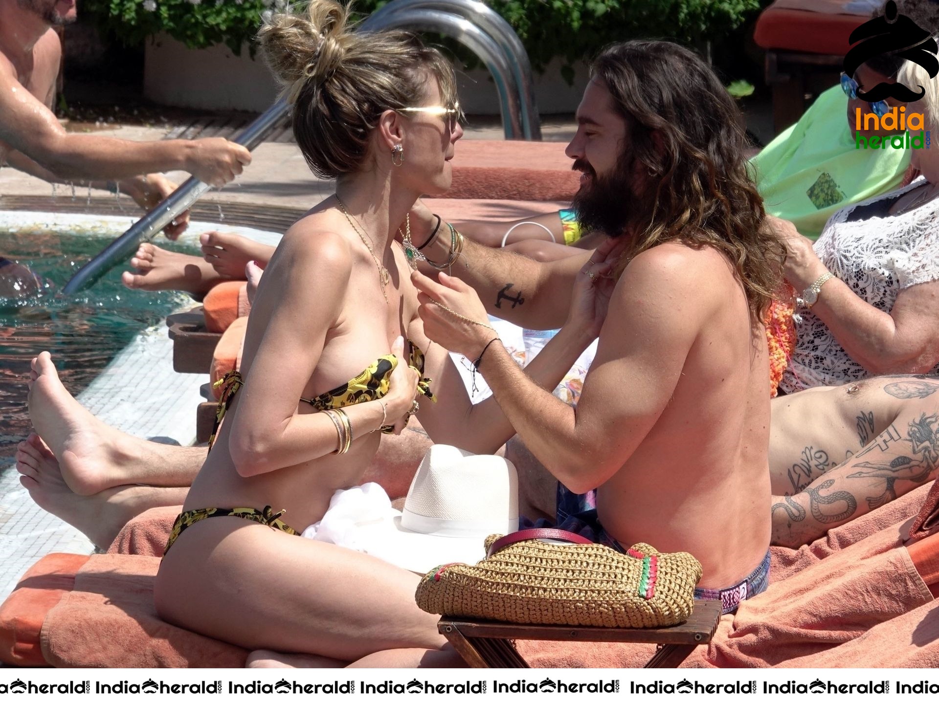 Heidi Klum Bikini in Capri Set 1