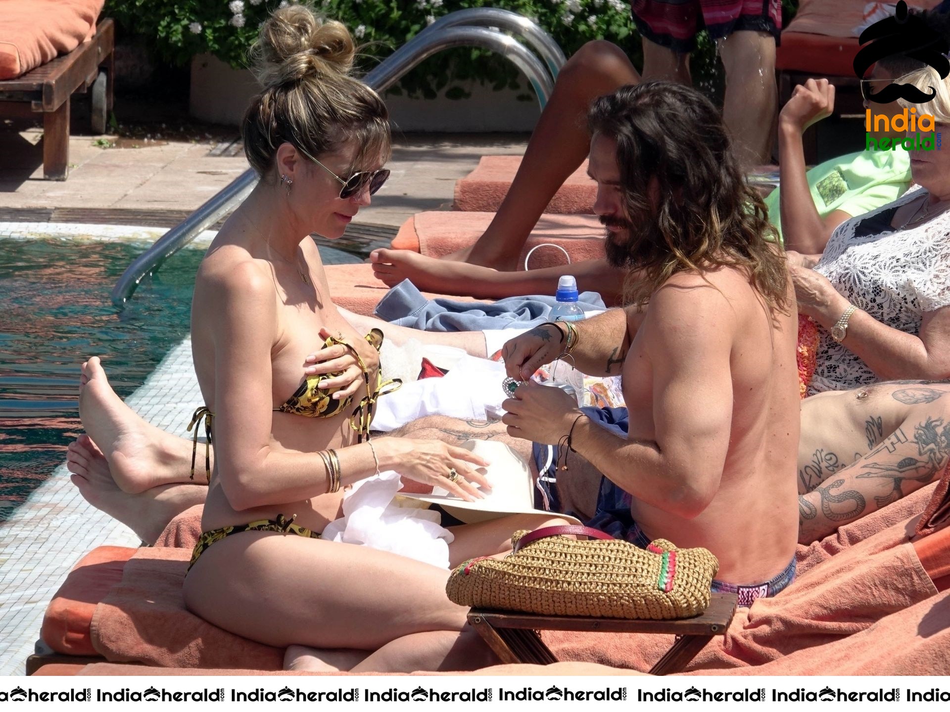 Heidi Klum Bikini in Capri Set 1